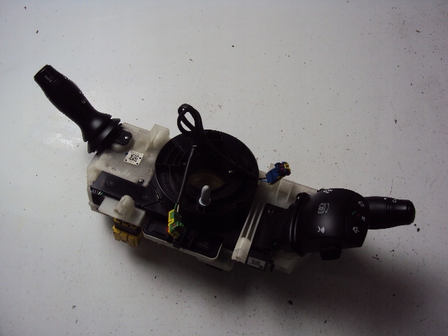 Переключатель РУЛЕВОЙ КОЛОНКИ рулевой Renault OE55670023r