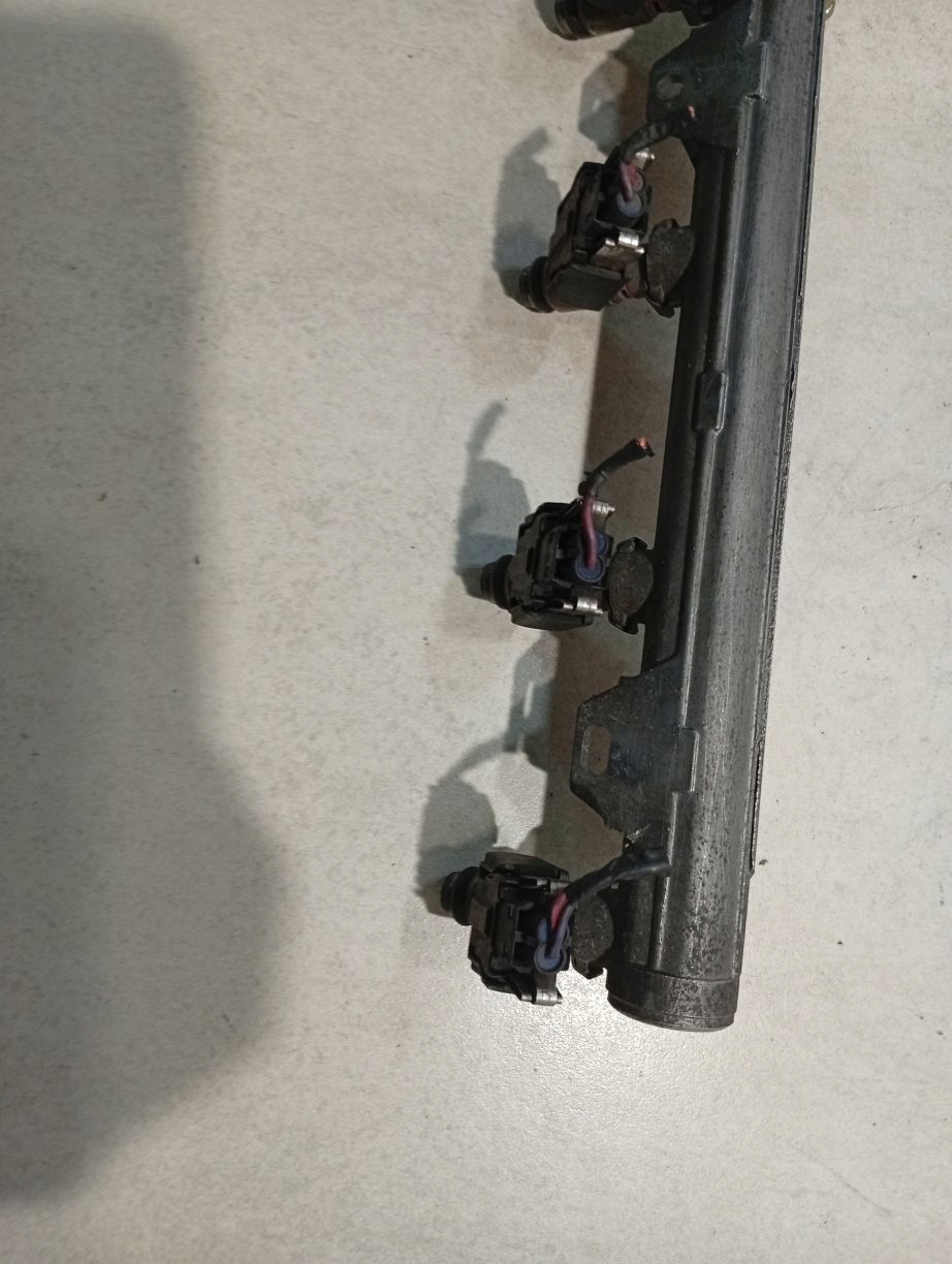 Rampe injection VW GOLF IV 1.4 16V AKQ 036133319