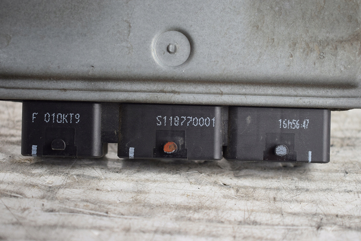 computer control unit FORD FIESTA MK7 8V21-12A650-EC
