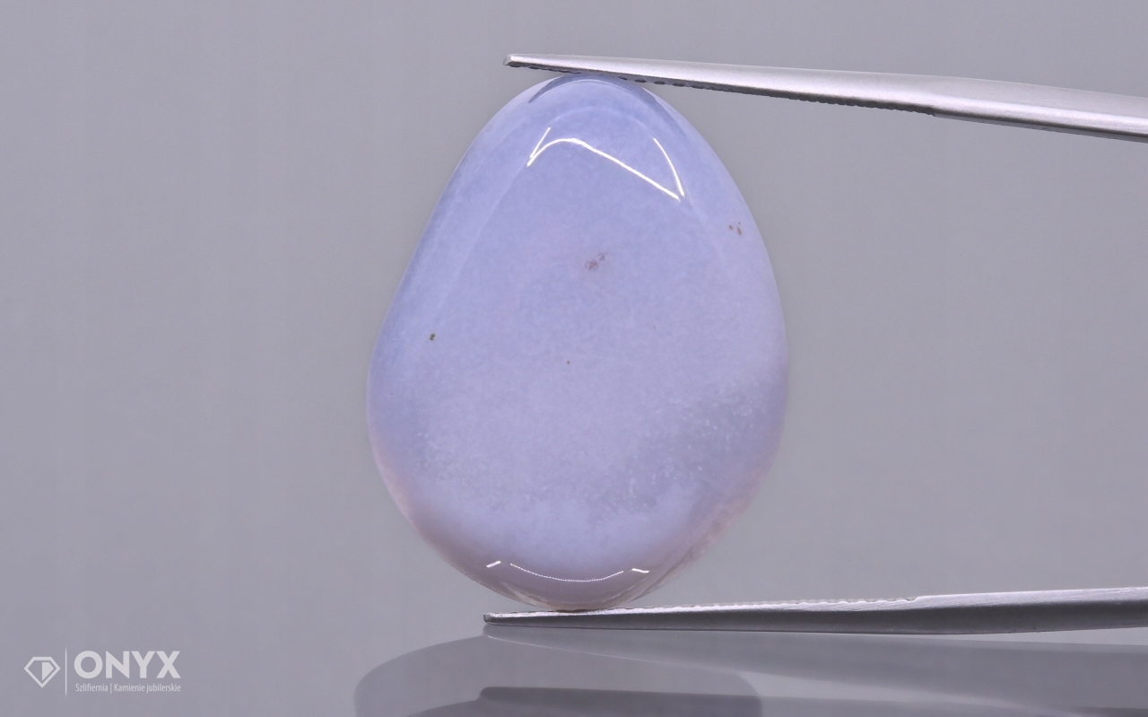 Chalcedon modrá konvexní nepravidelná destička 24x19 mm