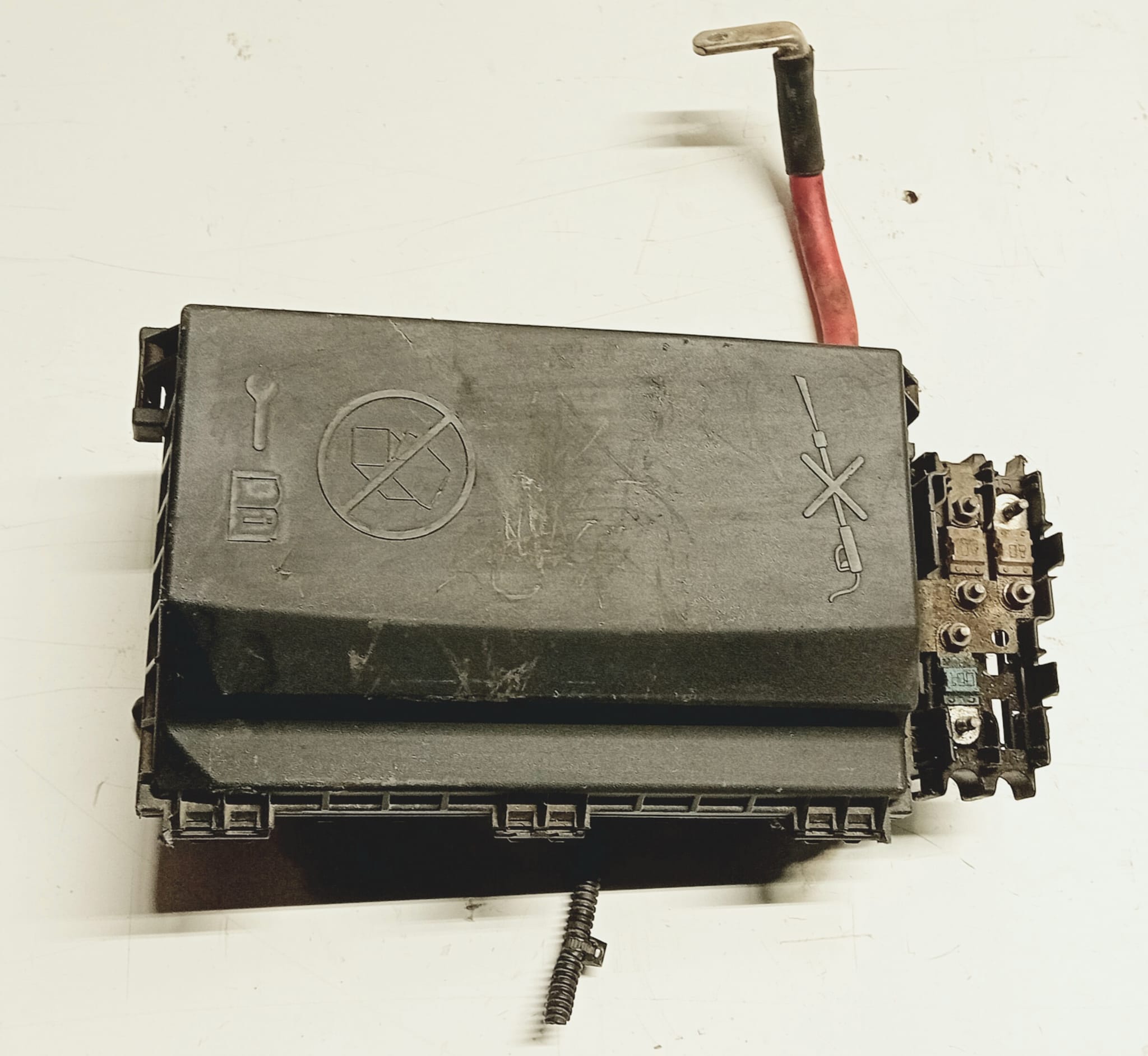 Module Module fusibles 13318783 OPEL ASTRA J