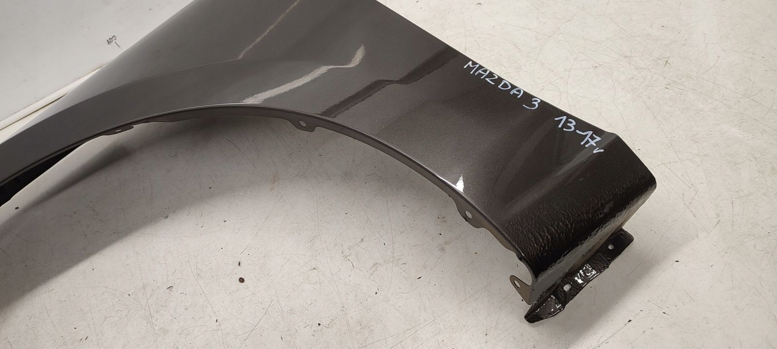 blatník levý předek přední Mazda 3 bl