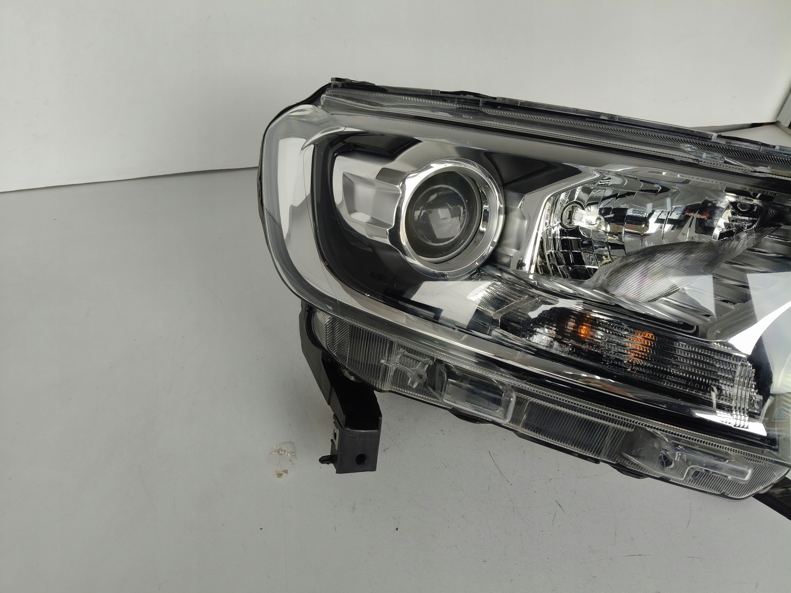 light right REFLEKTOR FORD RANGER 15- LIFT
