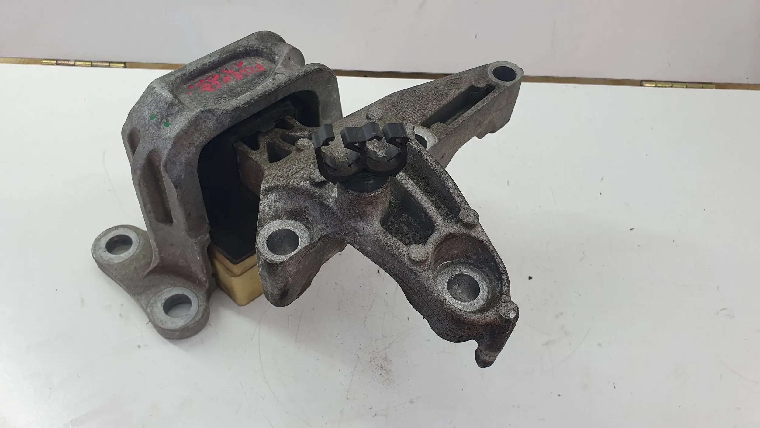 Renault Fluence 1.5 DCI 112843504r Console Support Support plaque Moteur