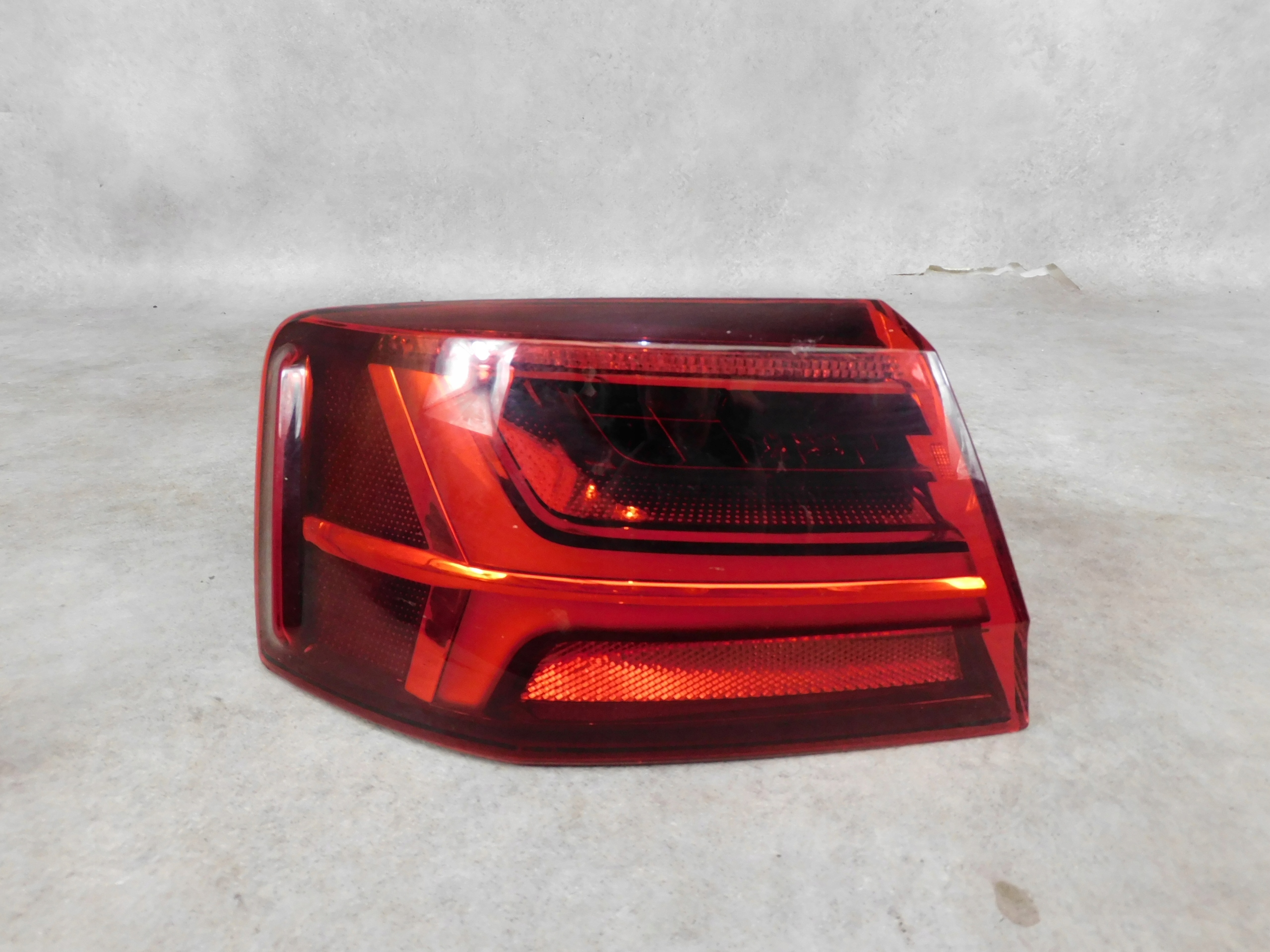 AUDI A6 C7 SEDAN LIFT 14+ LEWA TYLNA LAMPA ORYGINAŁ 4G5945095E