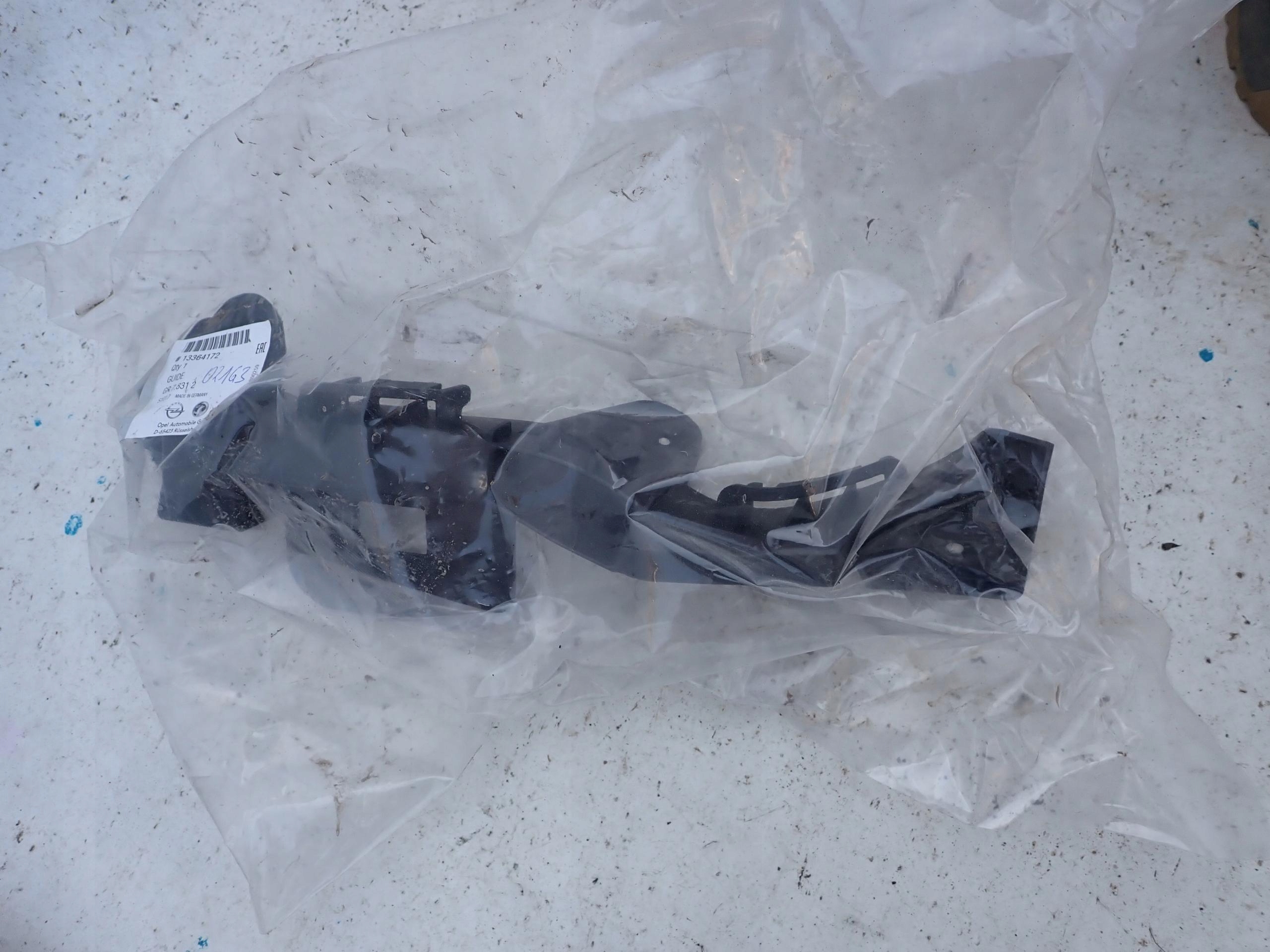 OPEL ADAM 12- Support Support plaque Pare choc Droite Arrière