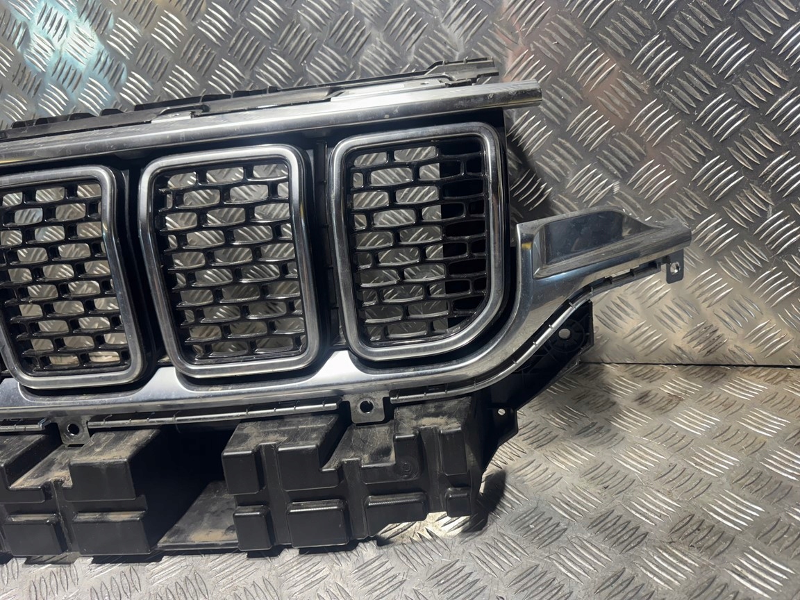 решетка радиатора передняя WAGONEER 22-24r
