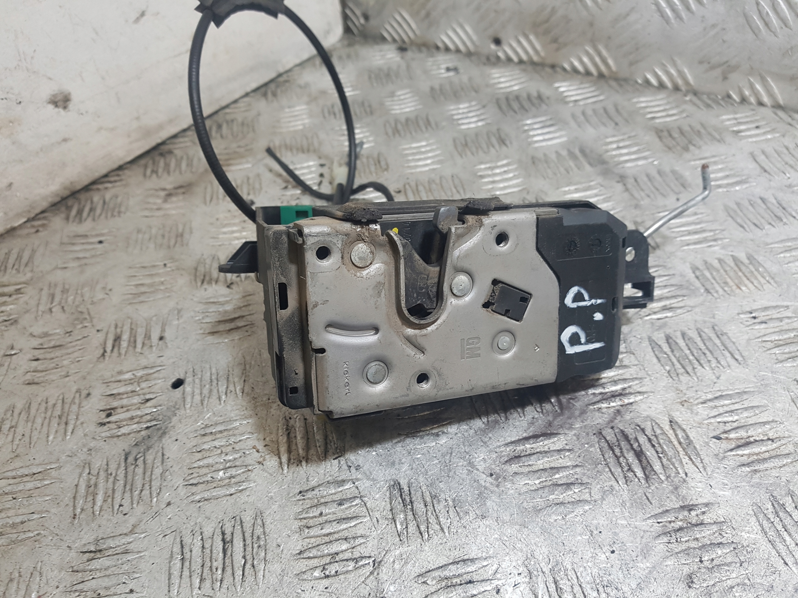 lock door CENTRALNY right front OPEL ASTRA H 5 PIN 13128112