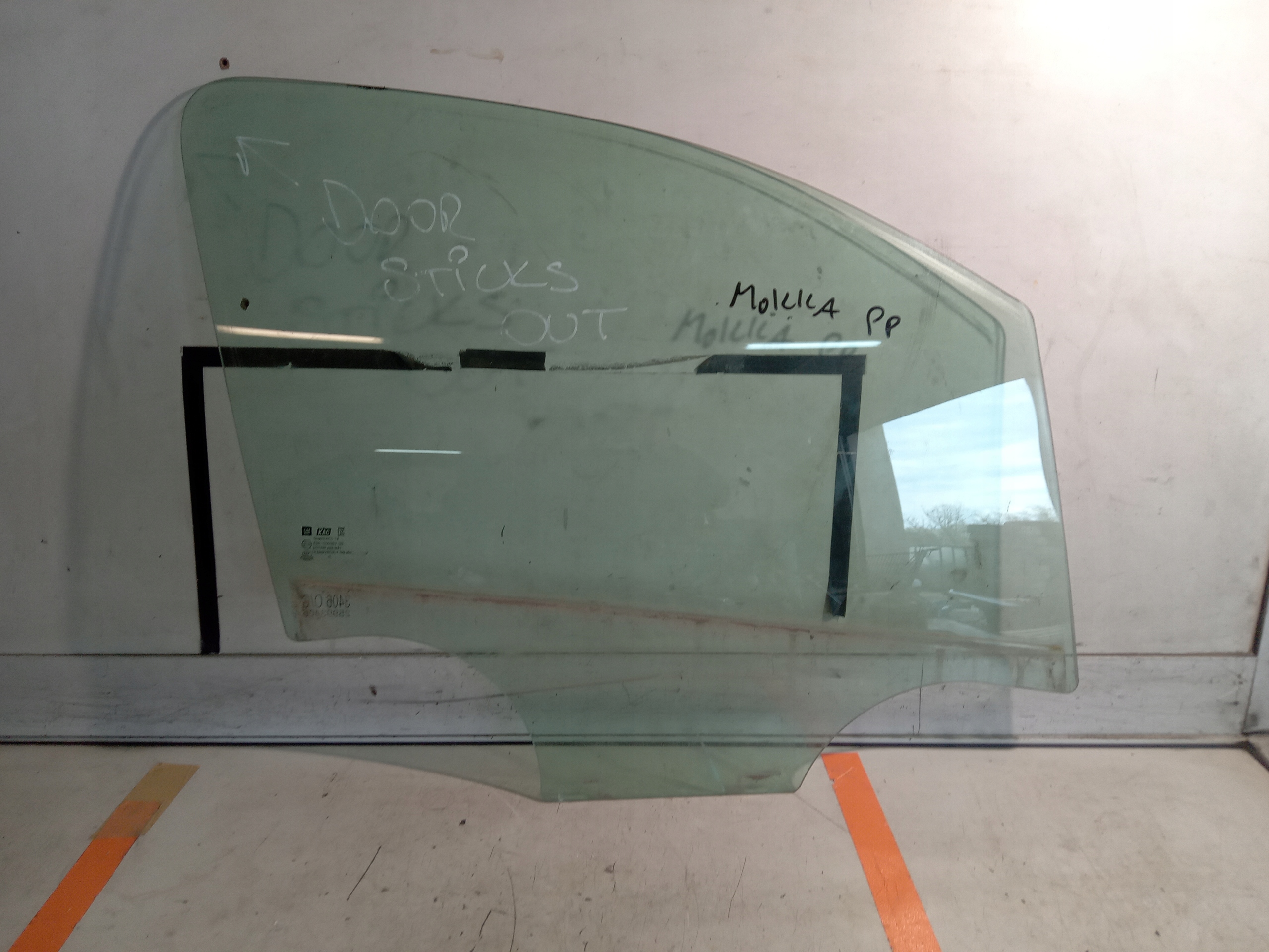 OPEL MOKKA SZYBA DRZWI PRAWY PRZOD