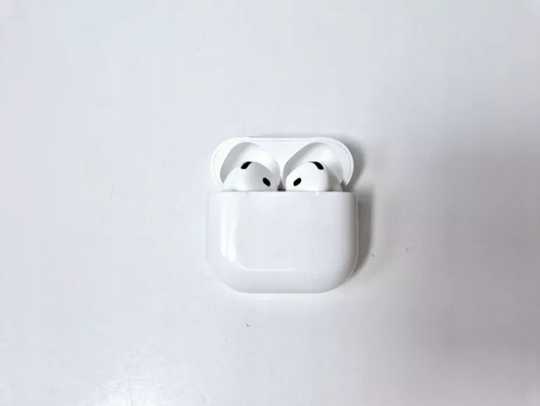 Apple AirPods 第4世代　A3058 A3050 3053 Apple AirPods 第4世代 A3050 3053 3058 - メルカリ