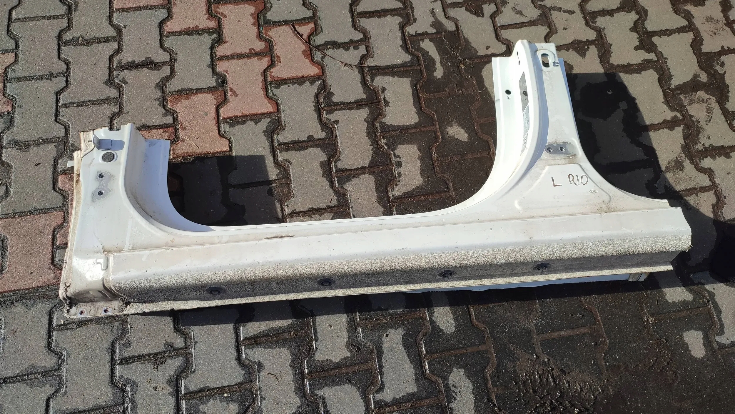 KIA Rio 2018 left side threshold pillar