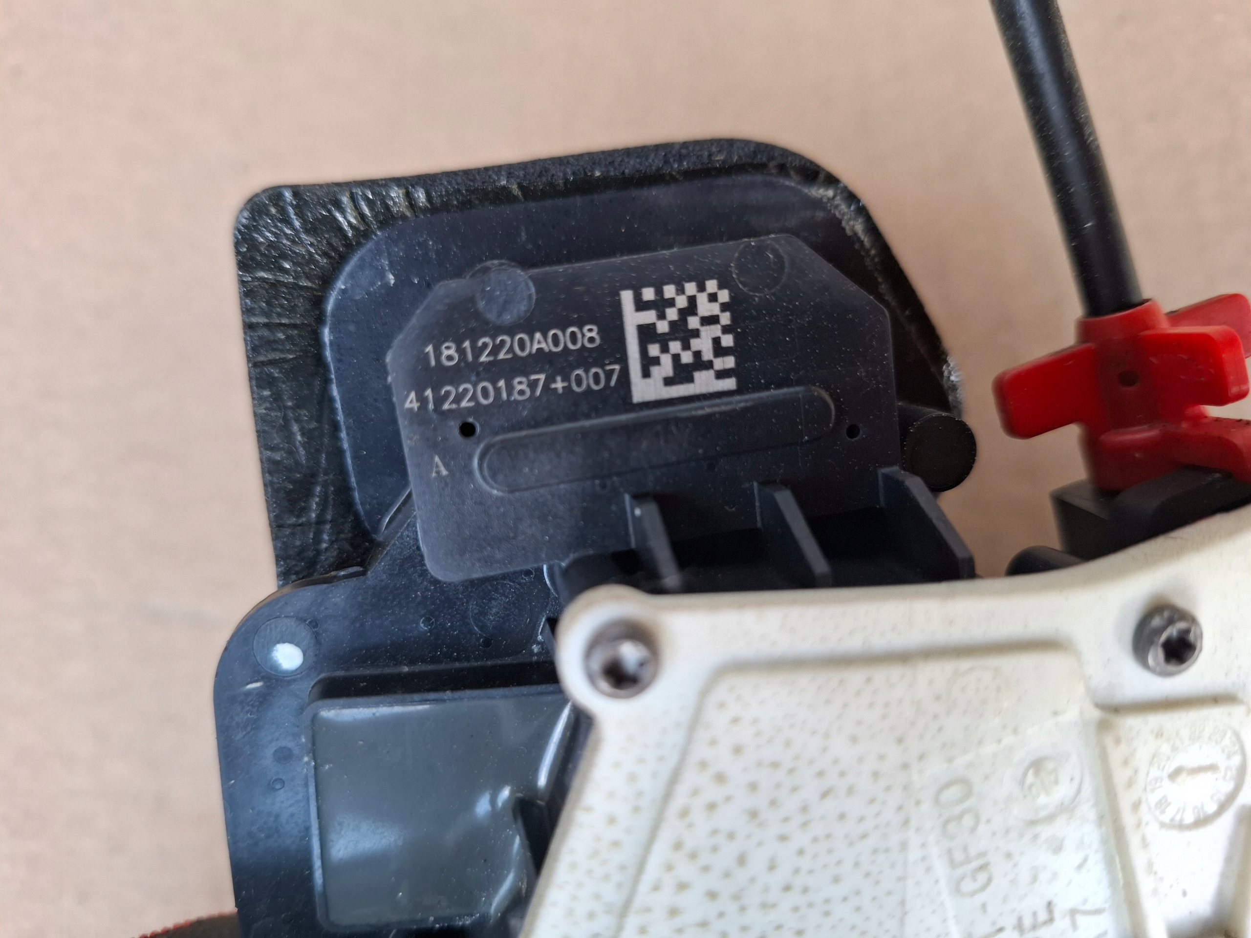 Porsche Taycan 9J1 2022 right side lock door przednich