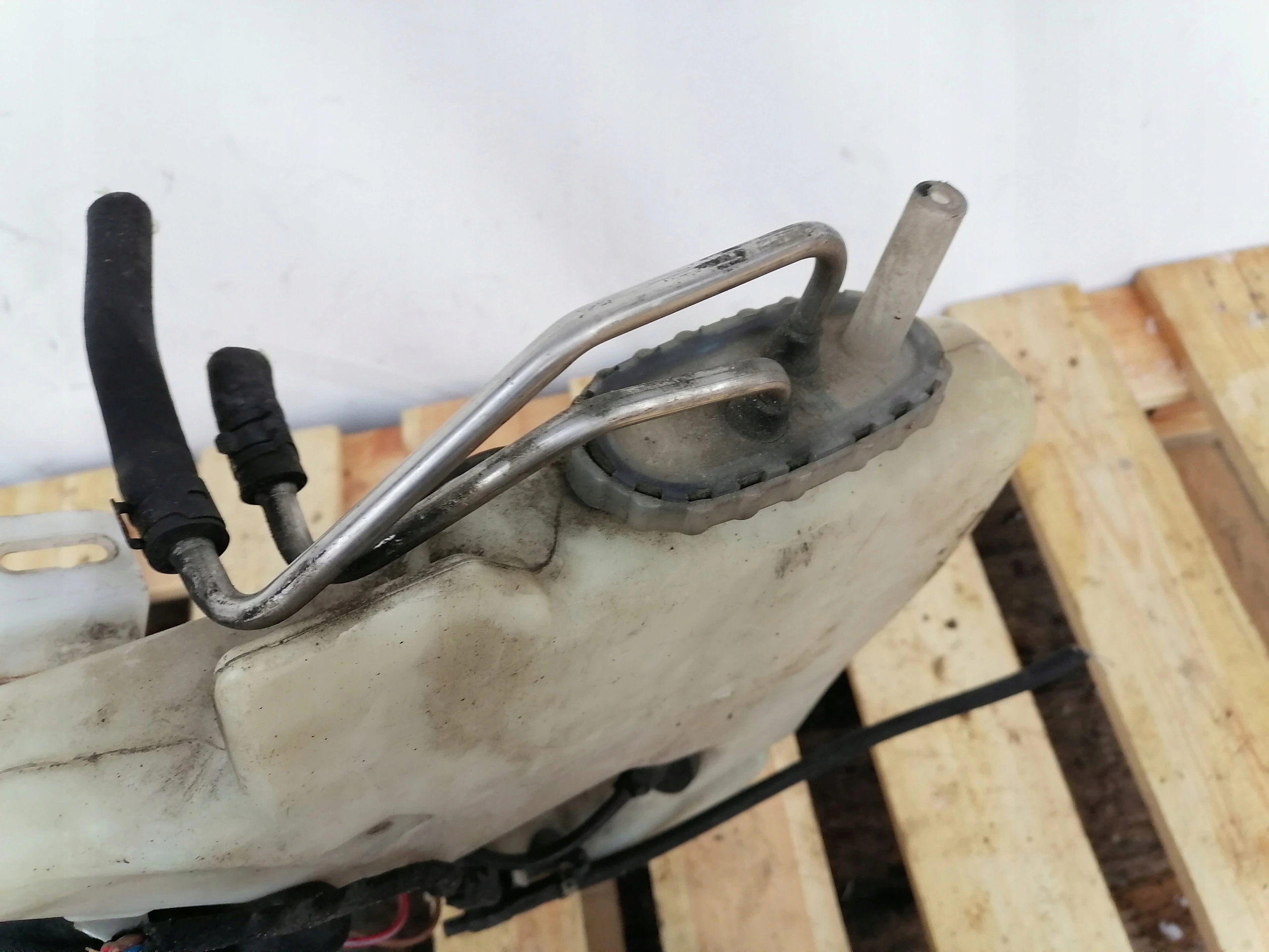 washer fluid tank MERCEDES W211 DUZY