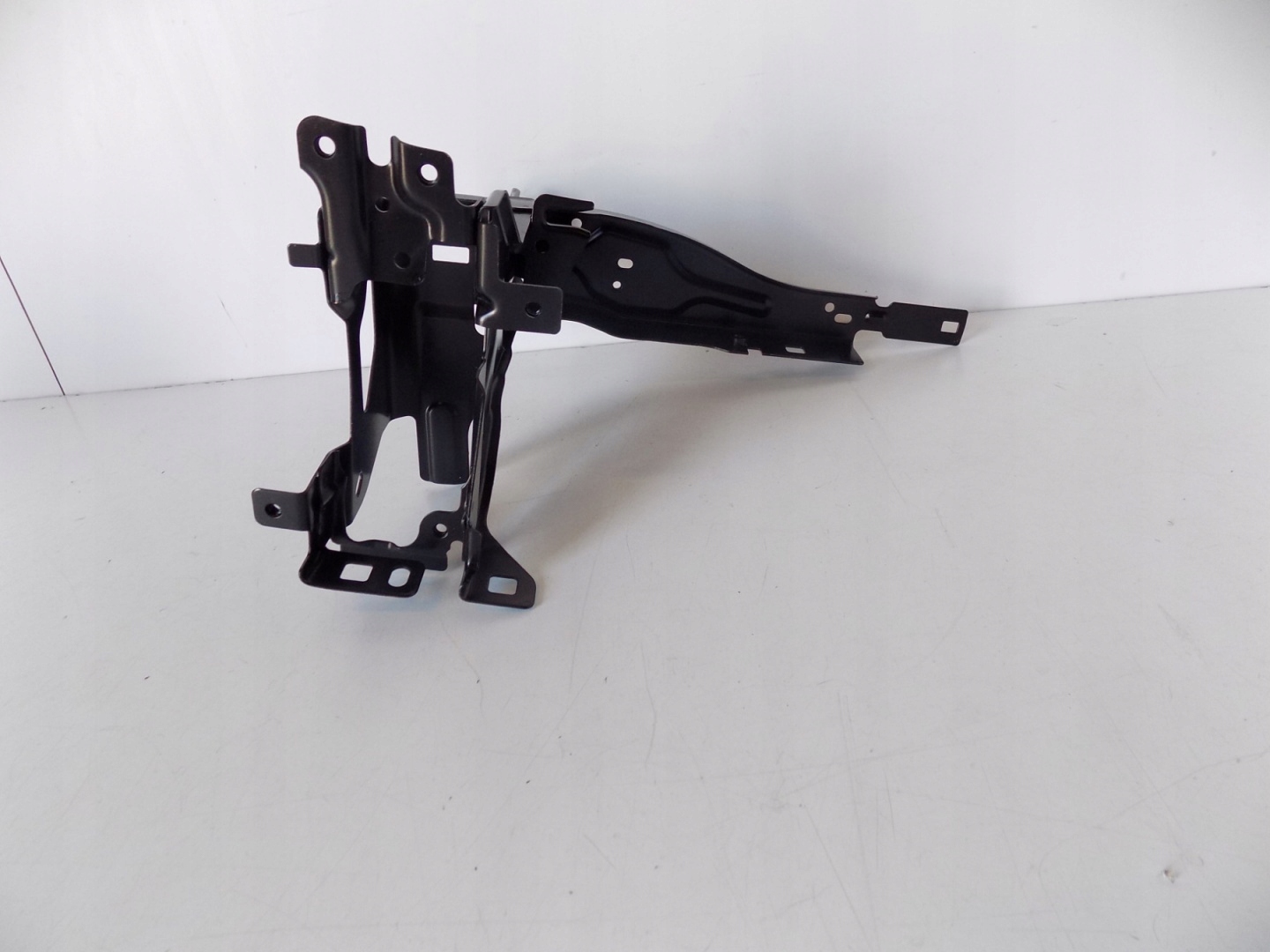 BMW 3 G20/21 - Wspornik lampy / Okular R - 12032