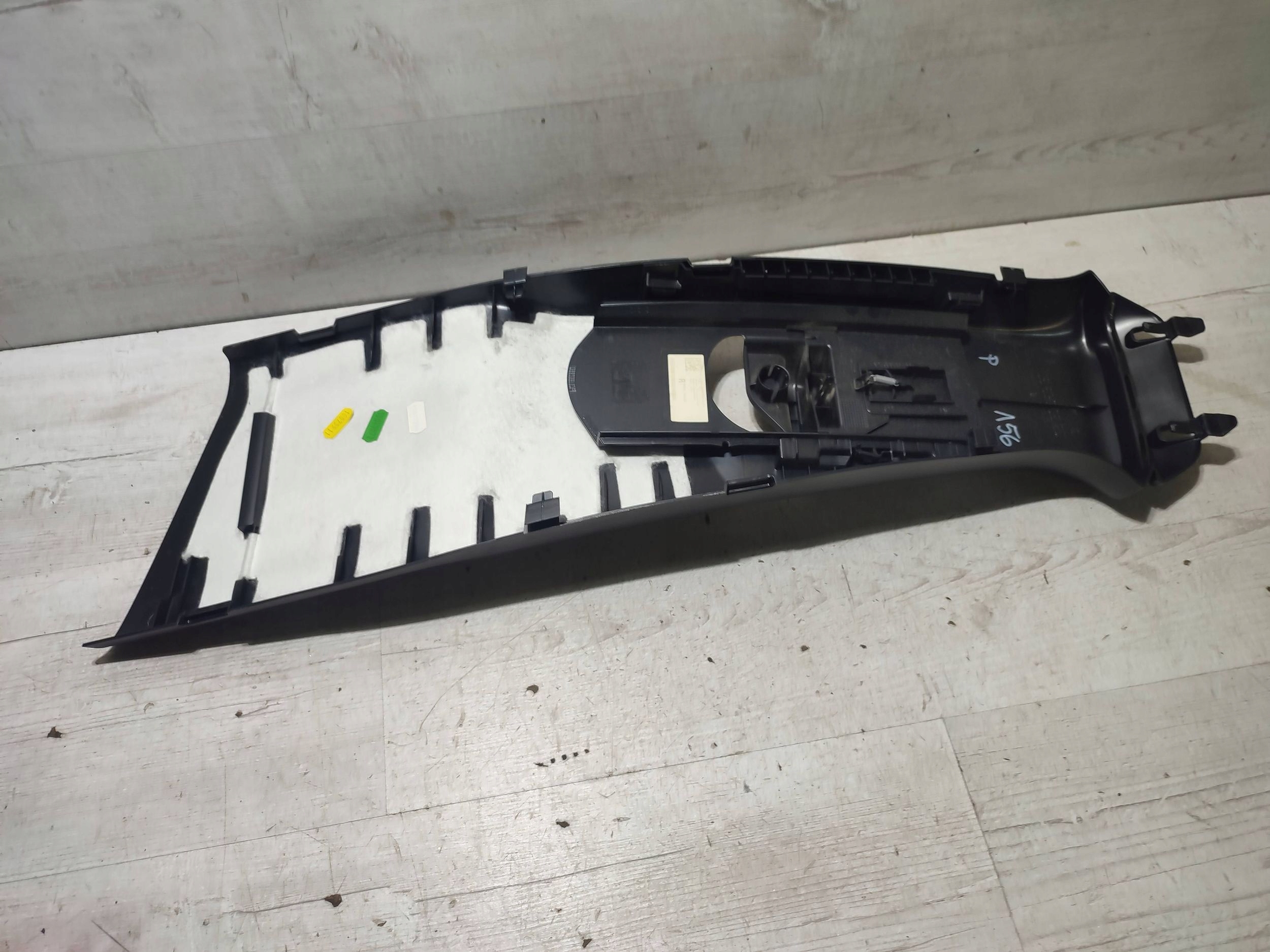 Mercedes-Benz GLA W156 2015 right cover upper slupka / B