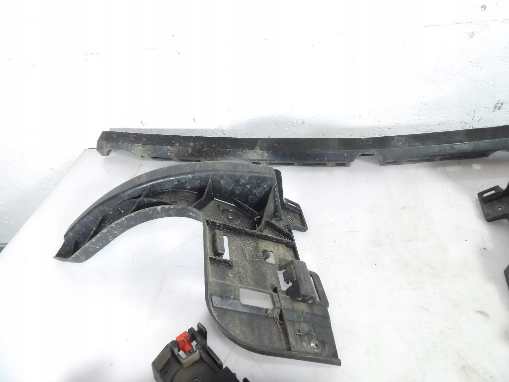 OPEL ZAFIRA C supporti Paraurti posteriore 13300740