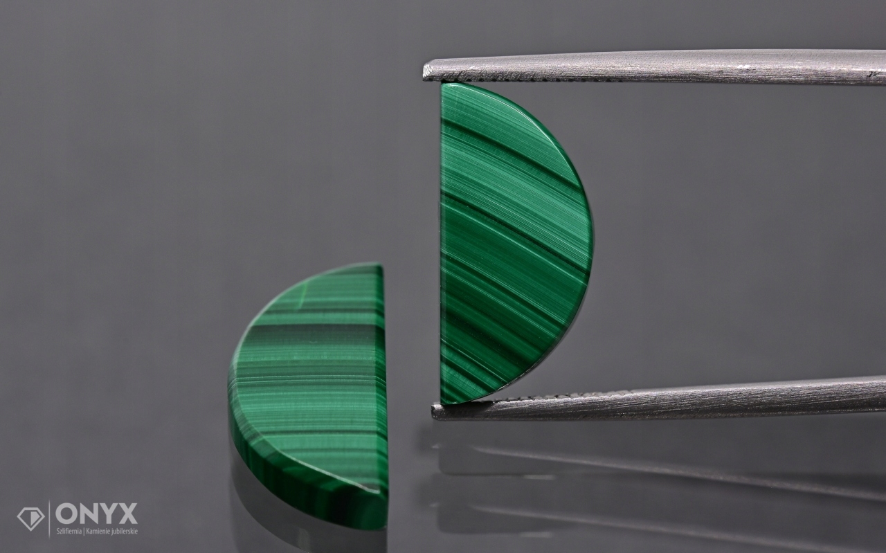 Malachit mělký Para půlkruh 15,5x7,5 mm