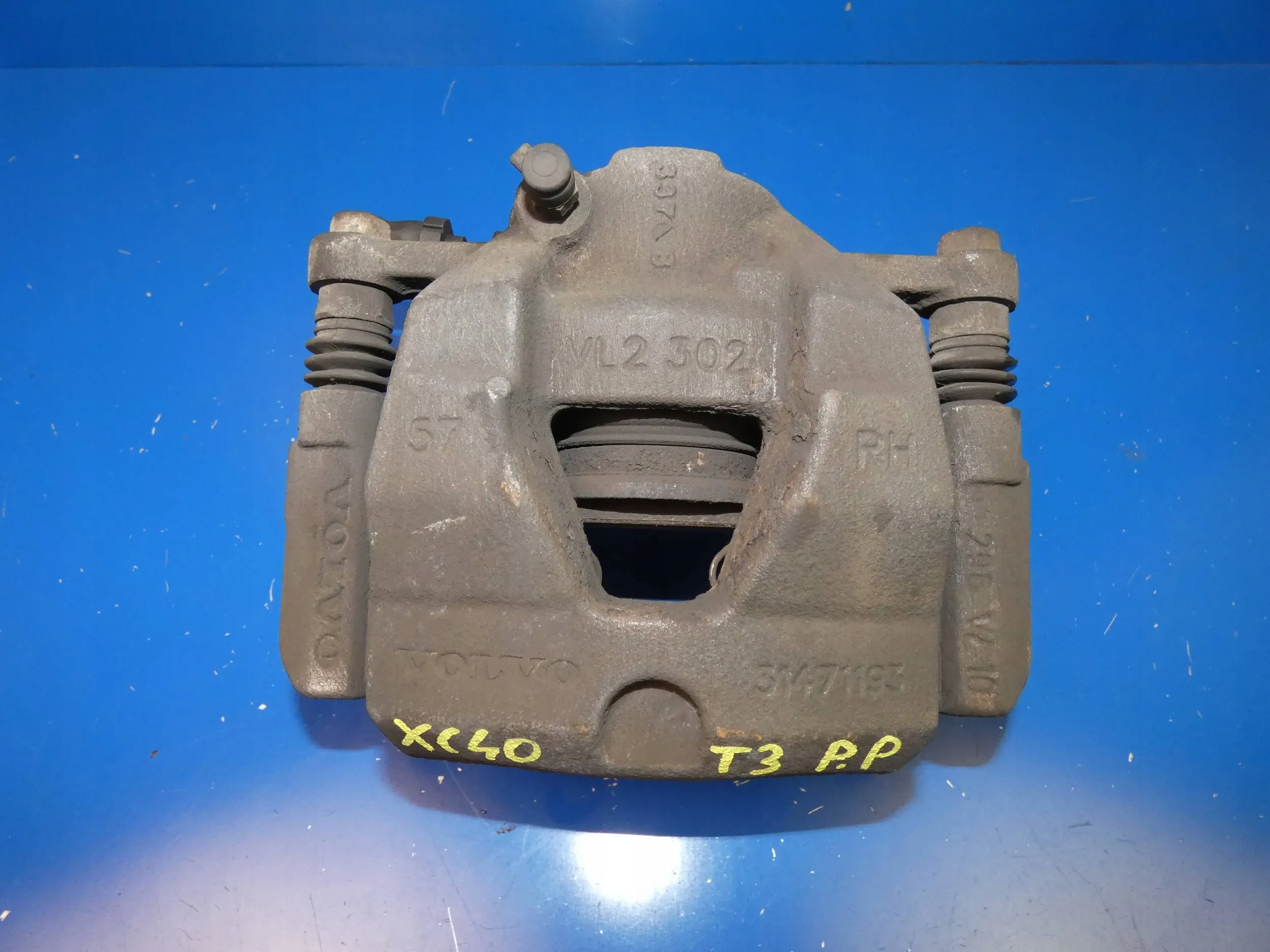 VOLVO XC40 caliper brake right front front