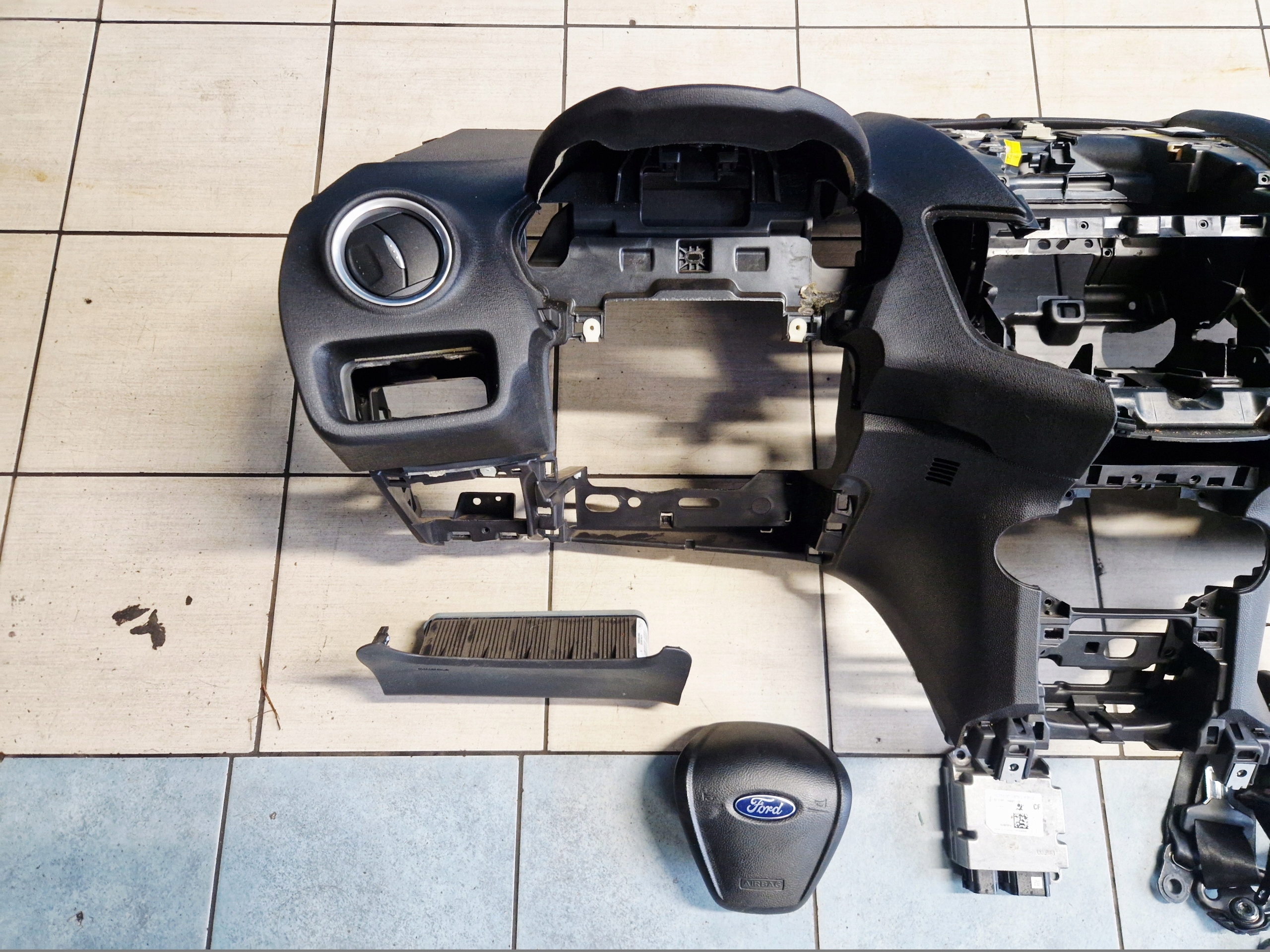 FORD FIESTA MK7 LIFT dashboard console airbag SENSOR tension belts KOMPLET