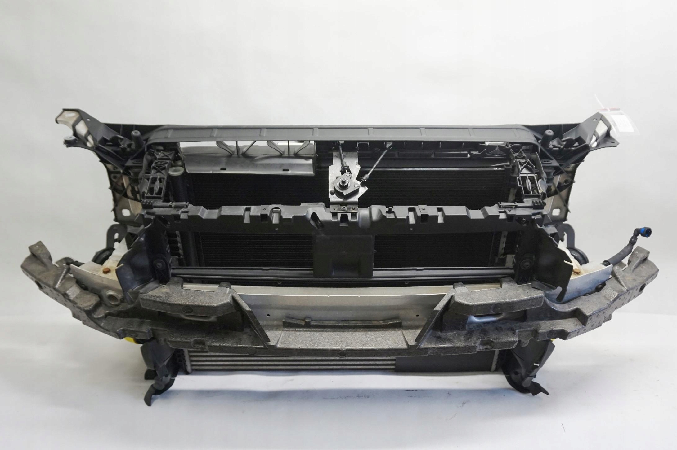 PAS PRZEDNI CHŁODNICE 2.0 TFSI AUDI A4 B9 8W 2017R Stan opakowania zastępcze