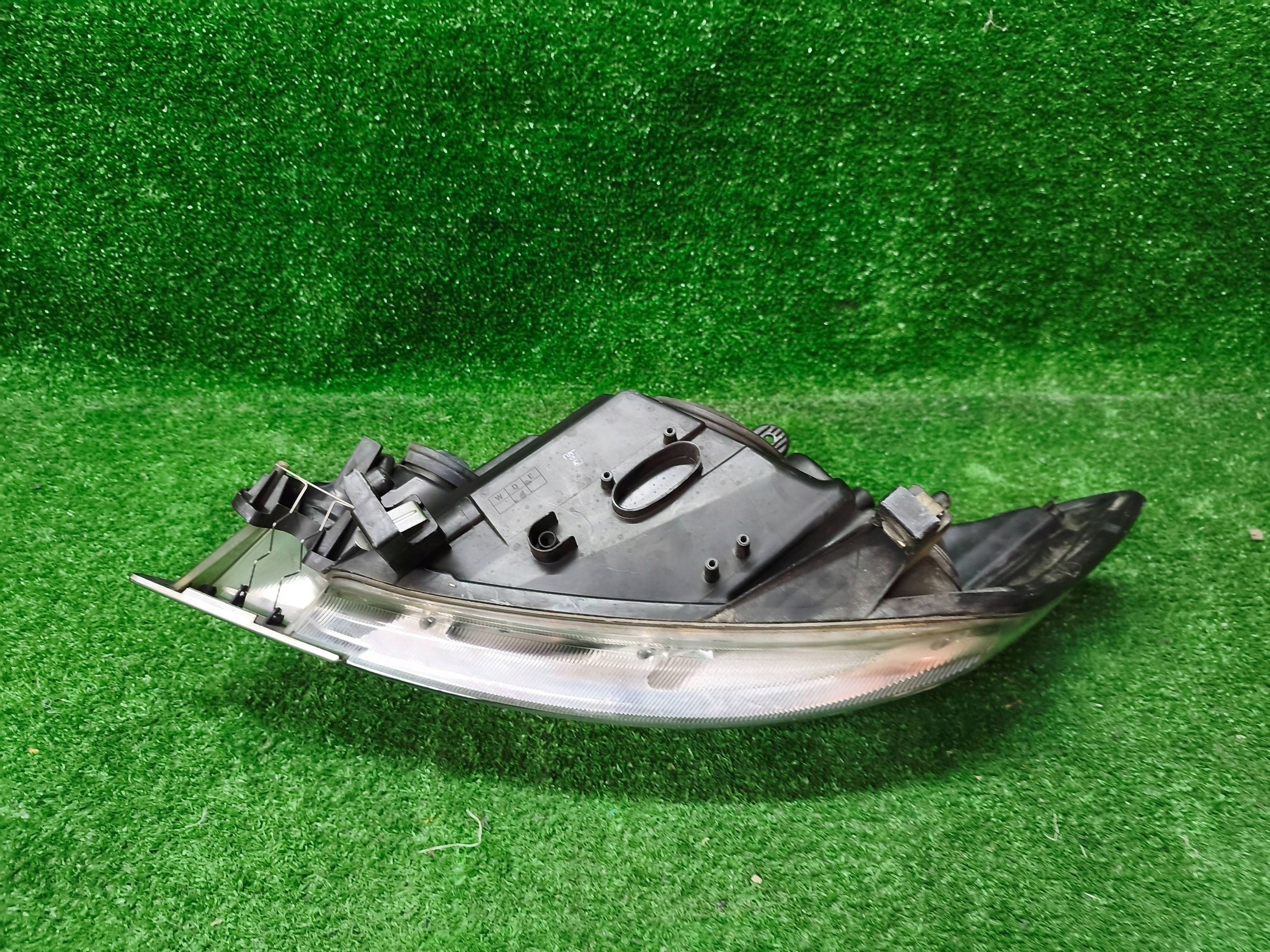 REFLEKTOR right front FORD KUGA MK1 08- NR.R1268