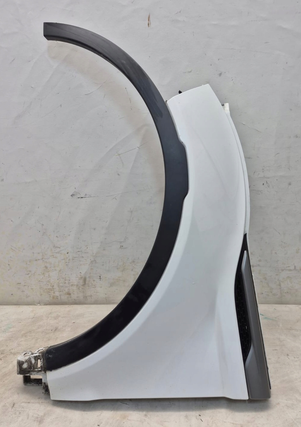 RANGE ROVER EVOQUE and 11- fender left front front moulding support