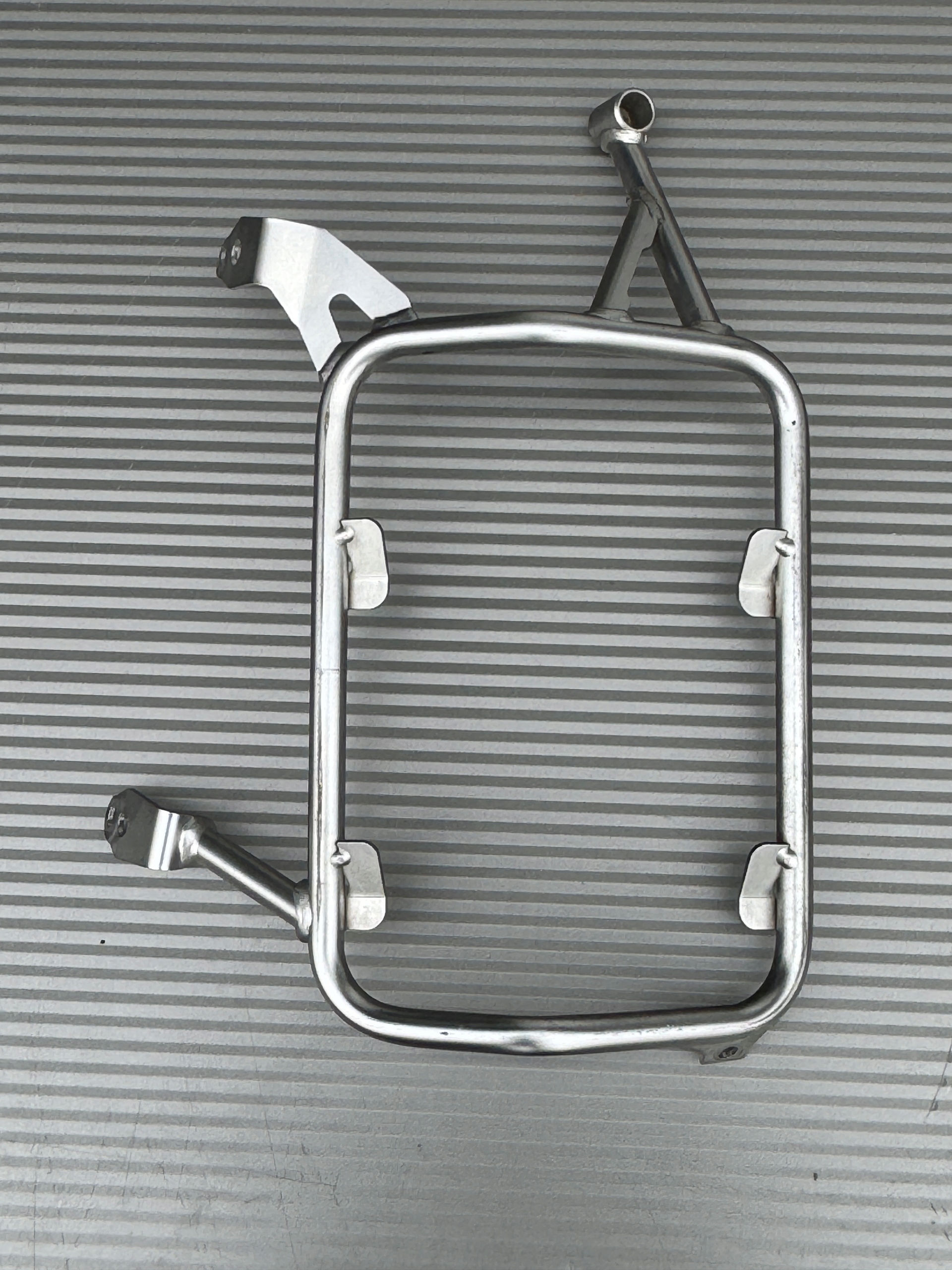 Upevnenie rámu kufra pravé Bmw R1200GS R1250GS K50 K51 Bmw 8520068