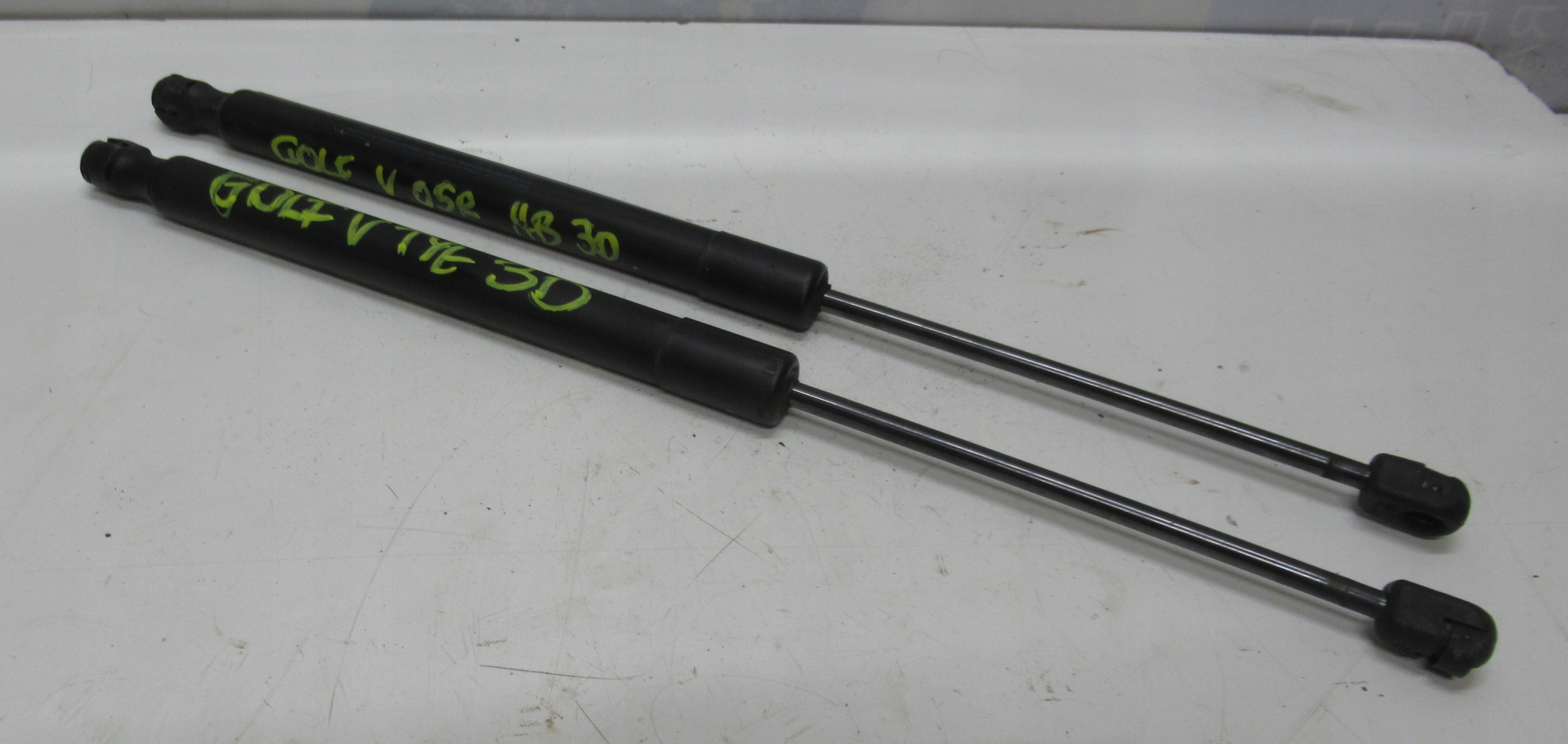 VW GOLF V 05R SILOWNIKI heckklappe Kofferraum KOMPLET