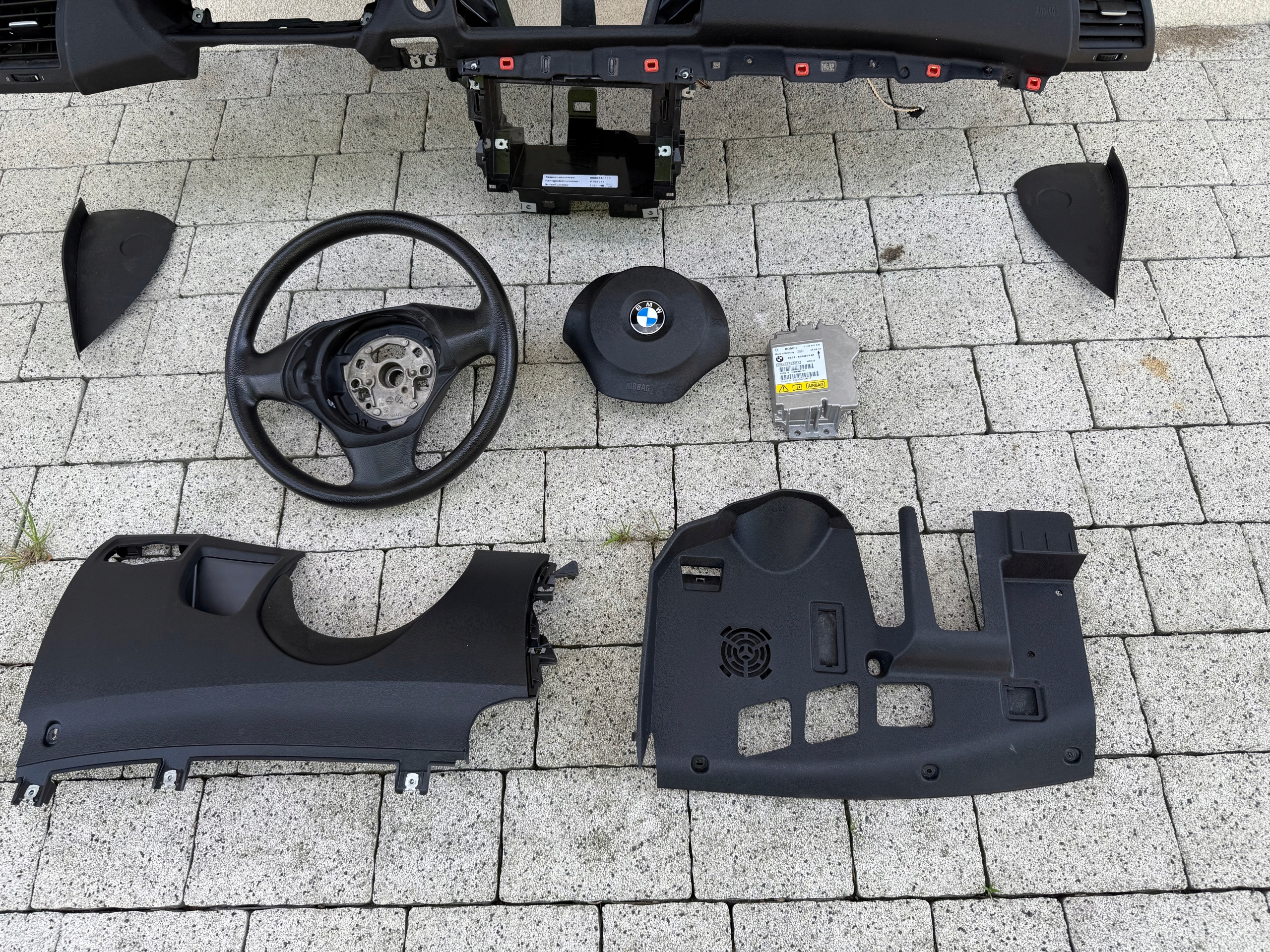 BMW 1 E81 E82 E87 E88 Armaturenbrett Konsole cockpit EUROPA