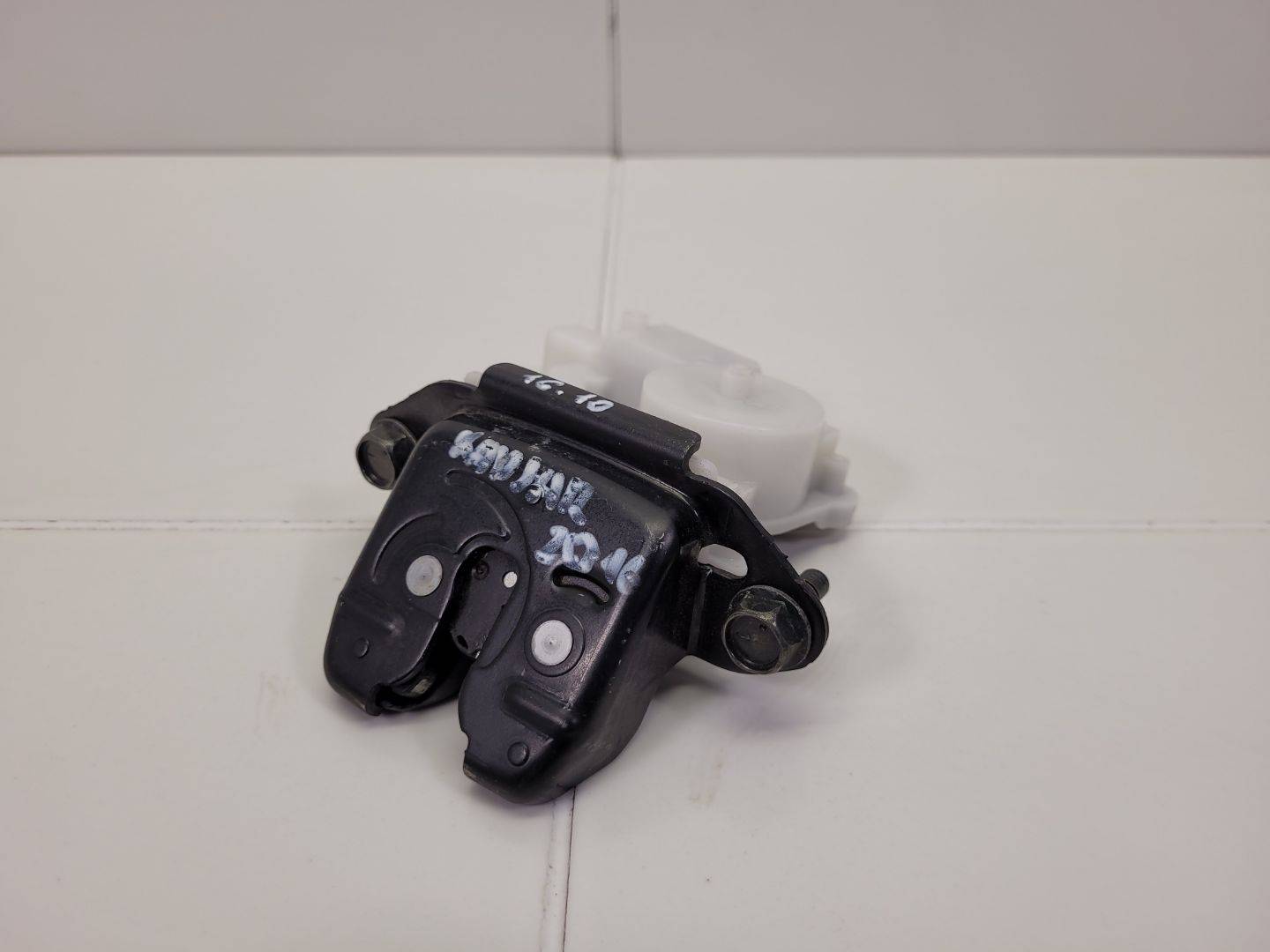 lock bonnet boot Renault Kadjar 2018