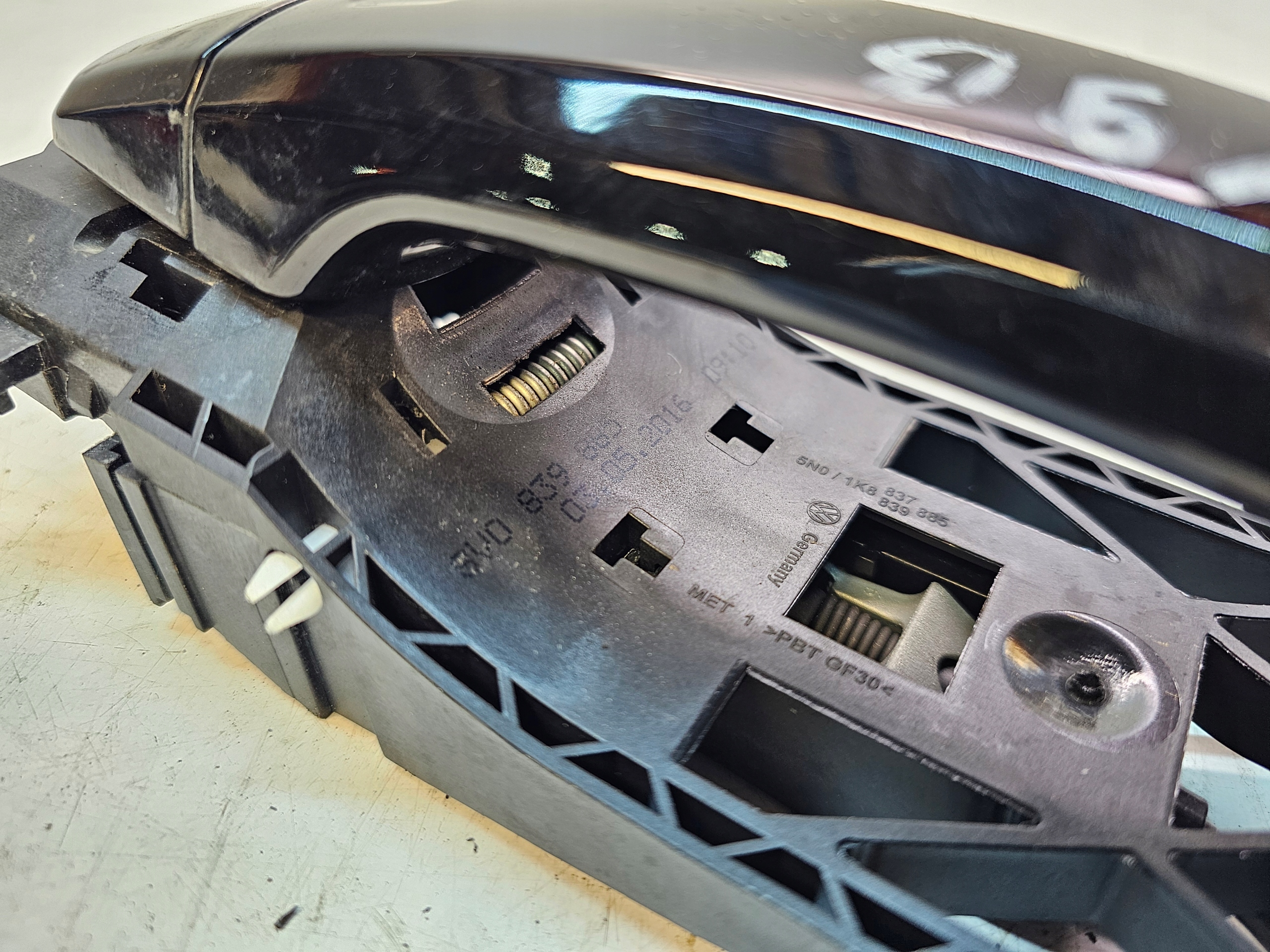 handle right rear part AUDI A3 8V Q3 F3 8V0839885 LY9B