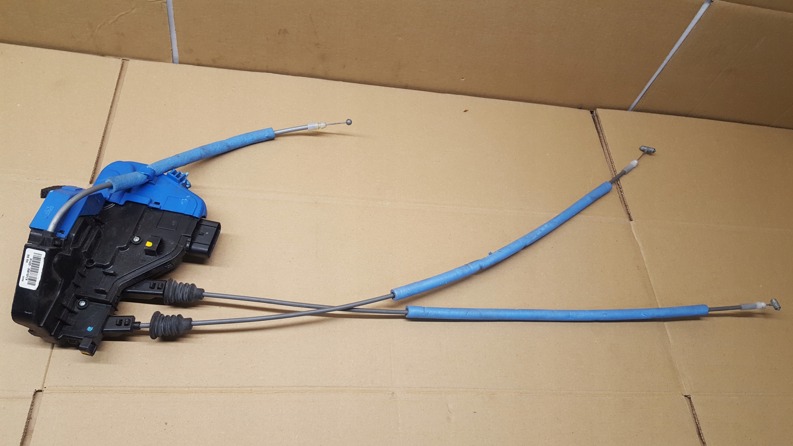 HYUNDAI SANTA ФЕ III 13-18r ЗАМОК ДВЕРИ ПРАВЫЙ ЗАД. 81420-B8010fck