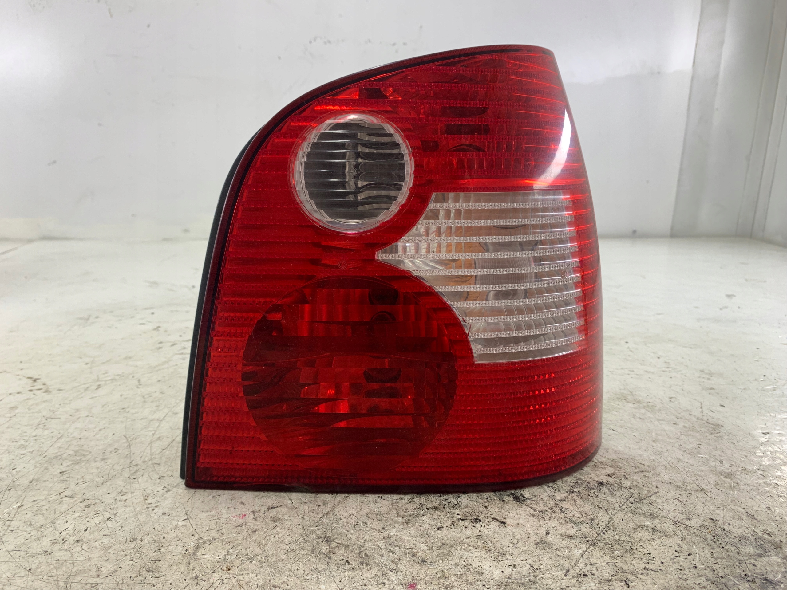 VW POLO IV 9N light right rear part