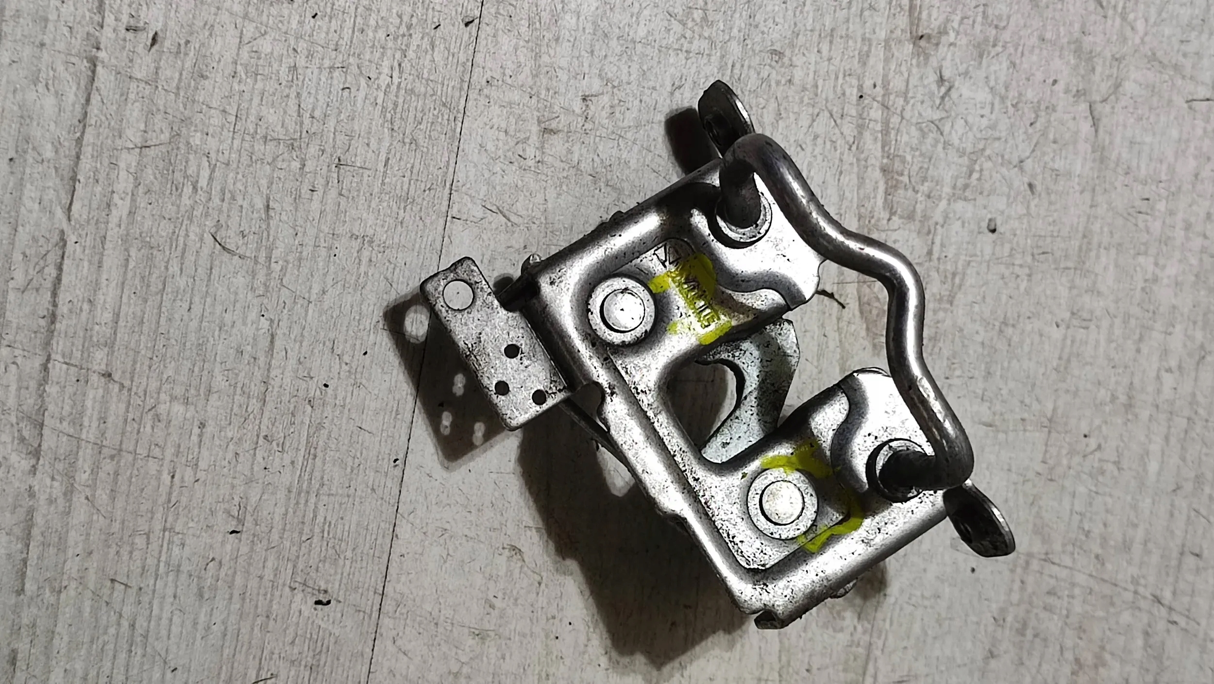 BMW X3 F25 15r 2.0d bonnet latch lock