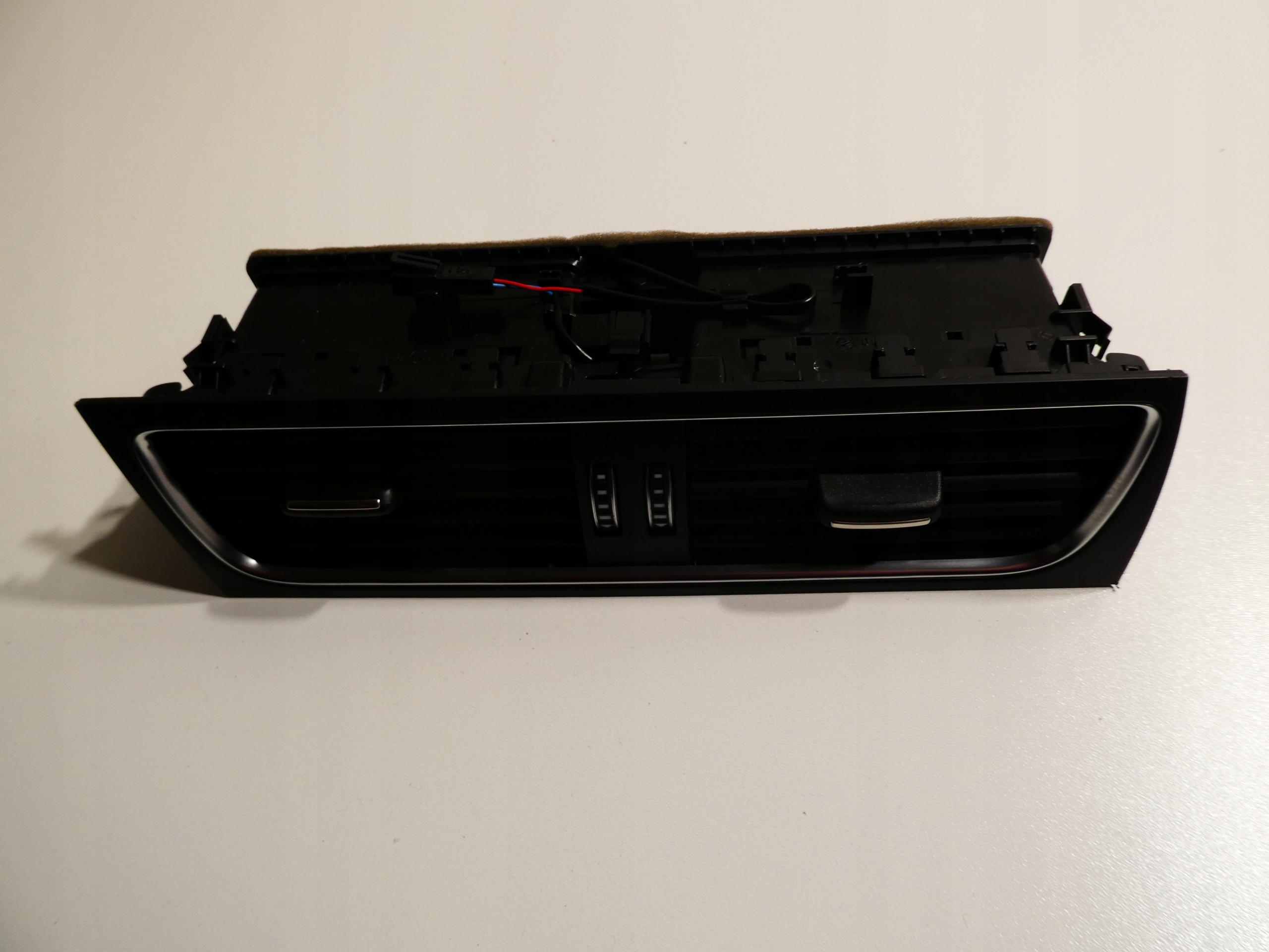 AUDI A4 B8 KRATKI des lüfters 8T1820951E