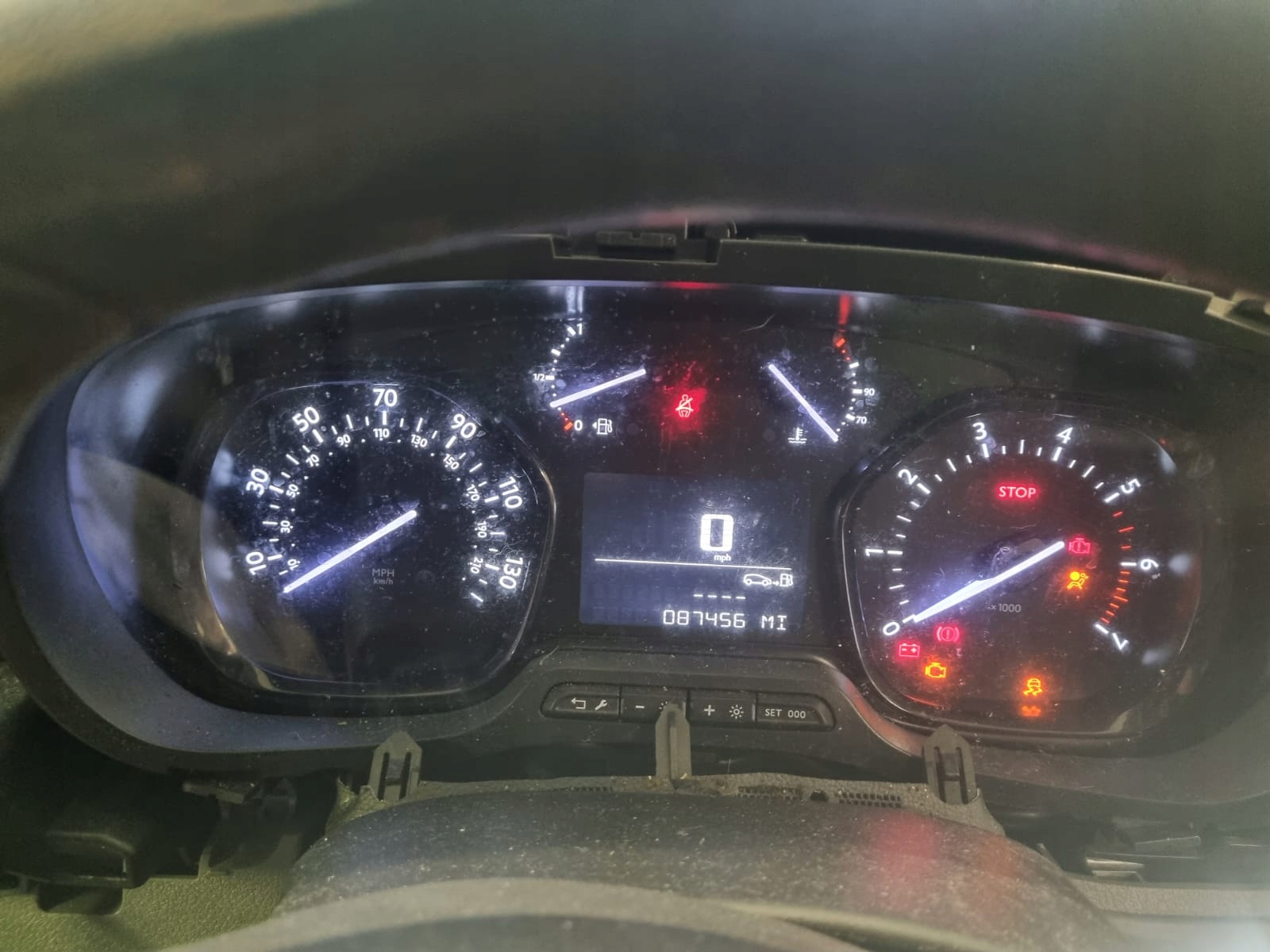 PODSTAWA MOCOWANIE STELAŻ FOTELA PRAWY PRZÓD JUMPY III EXPERT III PROACE II Producent części Peugeot OE