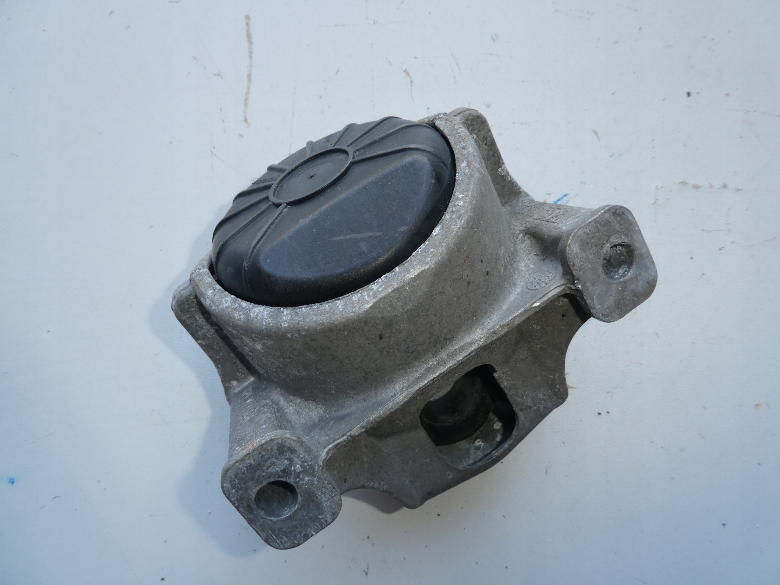 engine mount AUDI A4 B8 A5 Q5 8R0199381