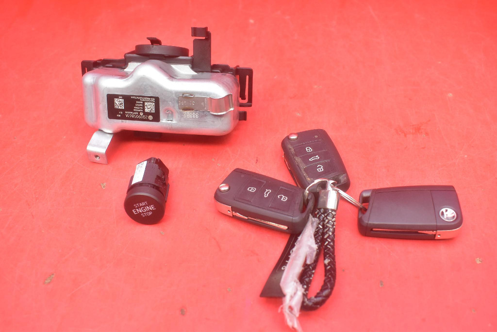 ignition key button START/STOP 6V0905217 5K0953254A SKODA OCTAVIA III