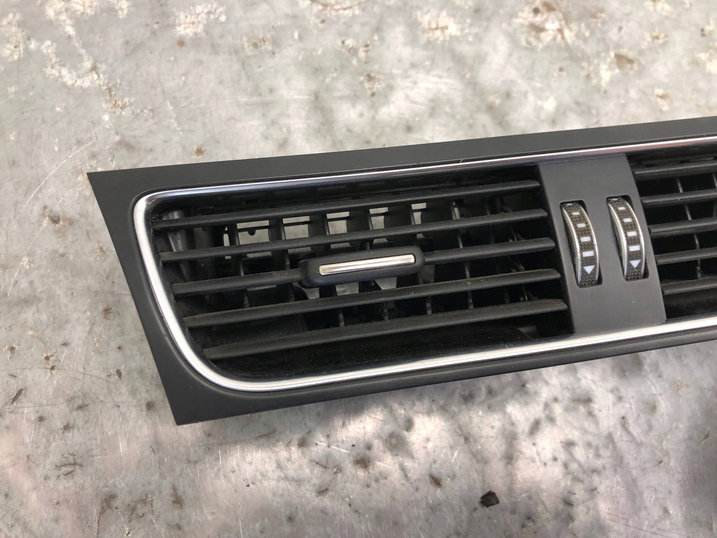 grid air conditioning devices central AUDI A4 B8 LIFT 8T1820951E
