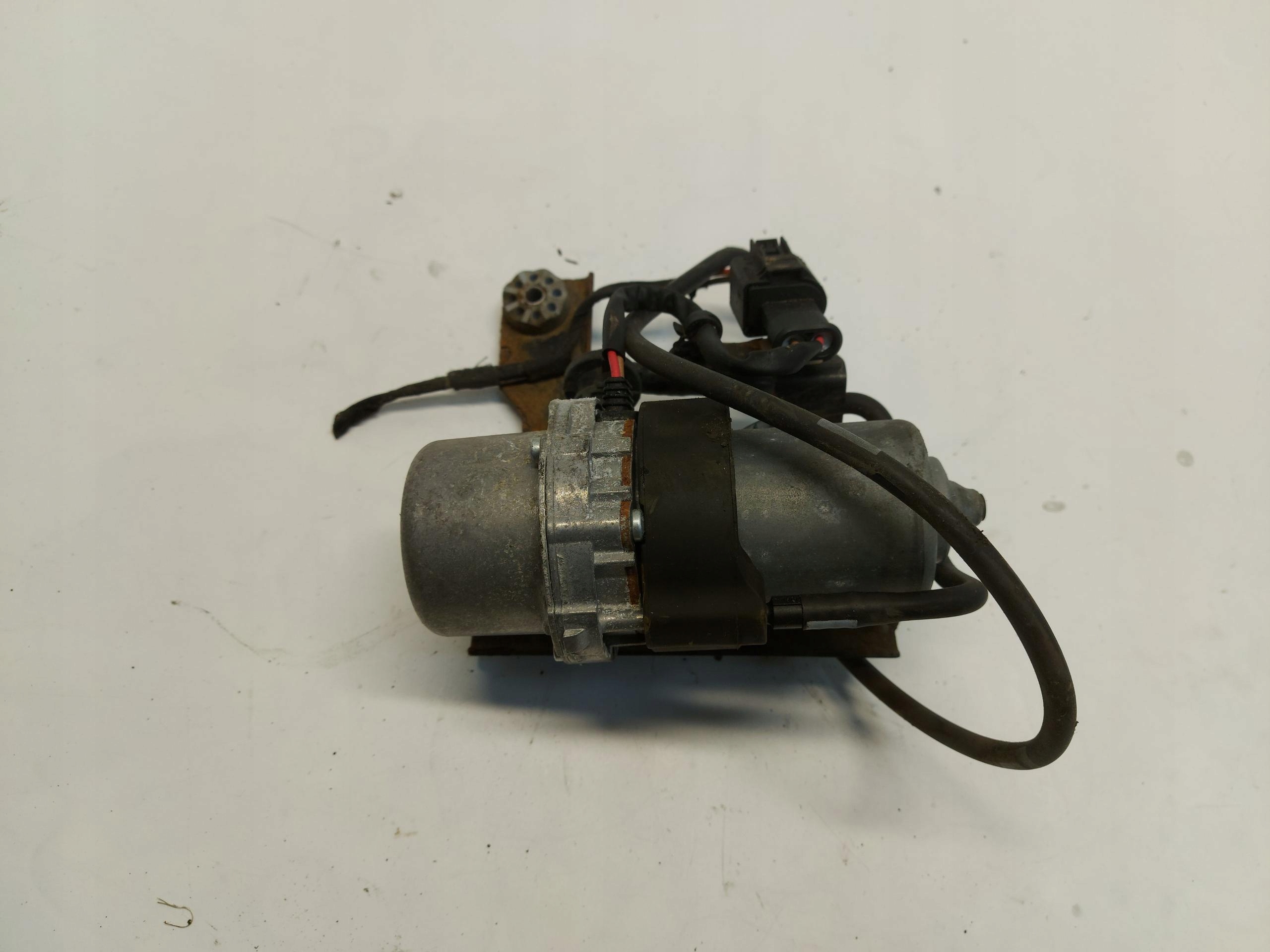 BMW G30 530e pump vacual 6880628-02