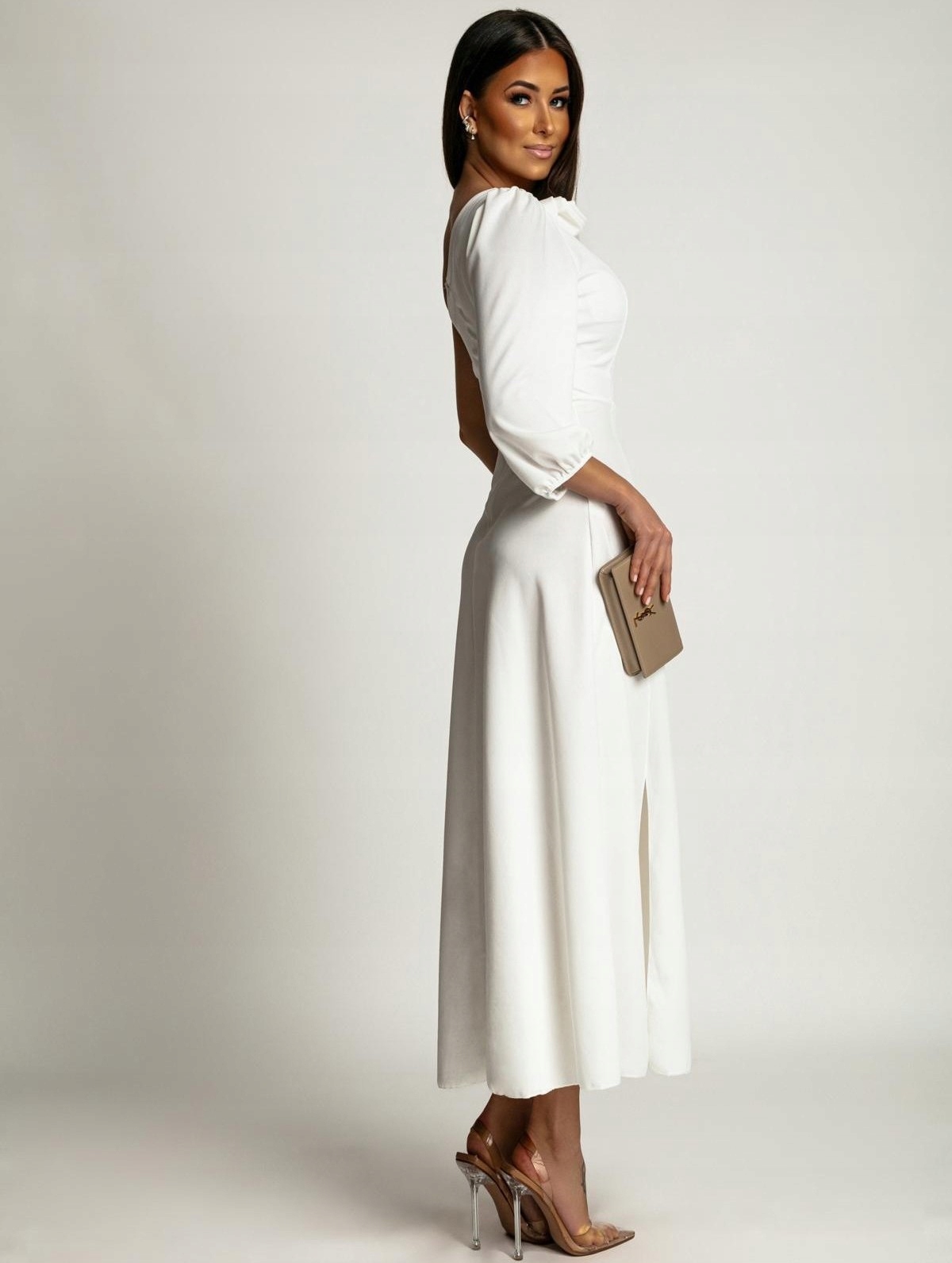 BIAŁA ELEGANCKA WIZYTOWA SUKIENKA Z ROZCIĘCIEM I KWIATEM STYLOWA NA ŚWIĘTA Model 24F24