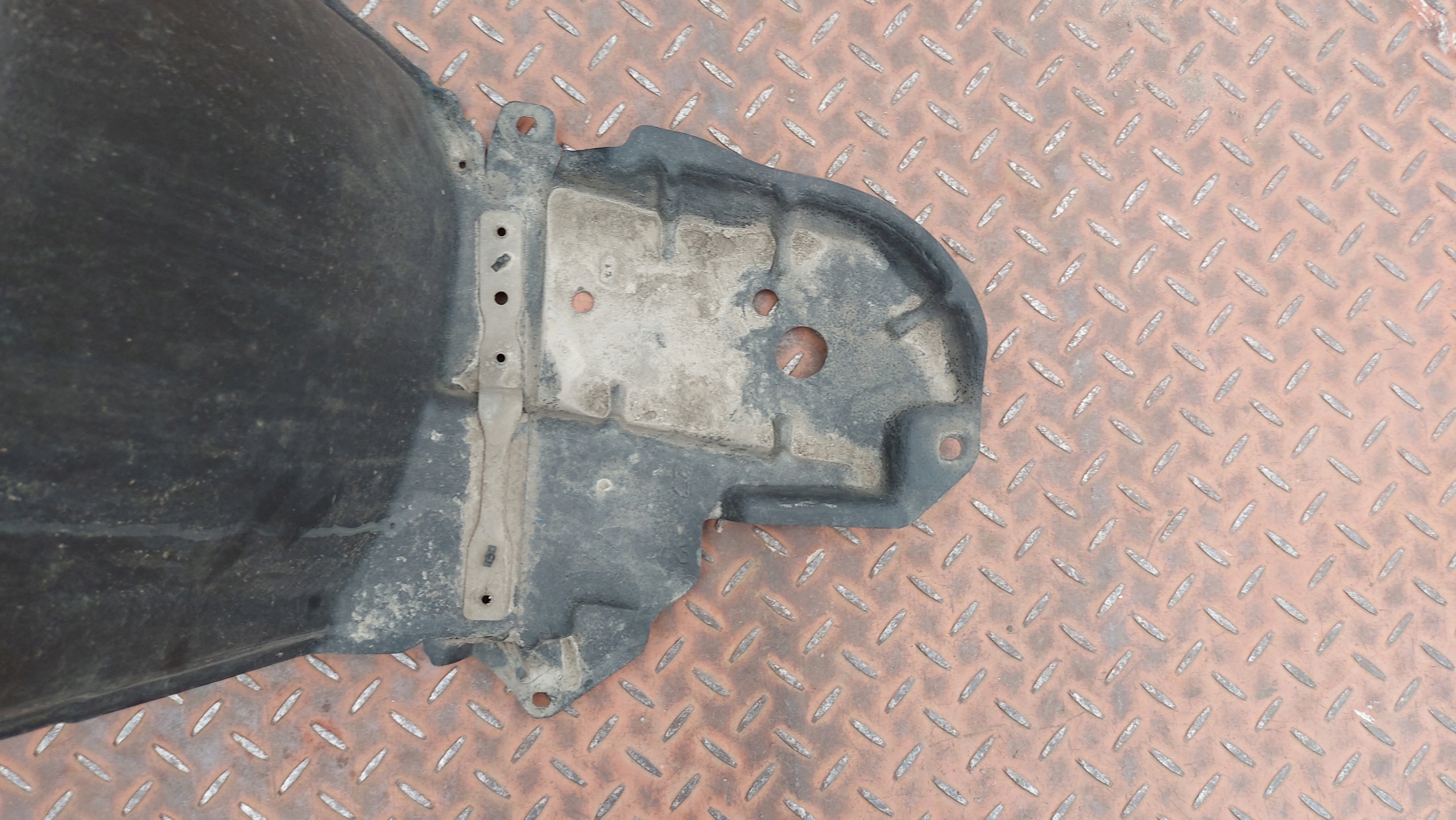 mudguard left front TOYOTA PRIUS III 09-15