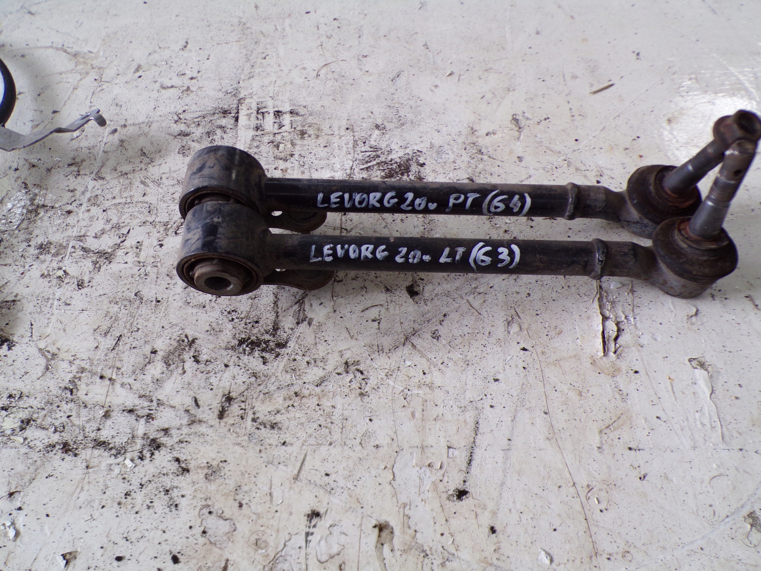 SUBARU LEVORG020r 2.0 РИЧАГ ЗАДНИЙ ДЕРЖАТЕЛЬ