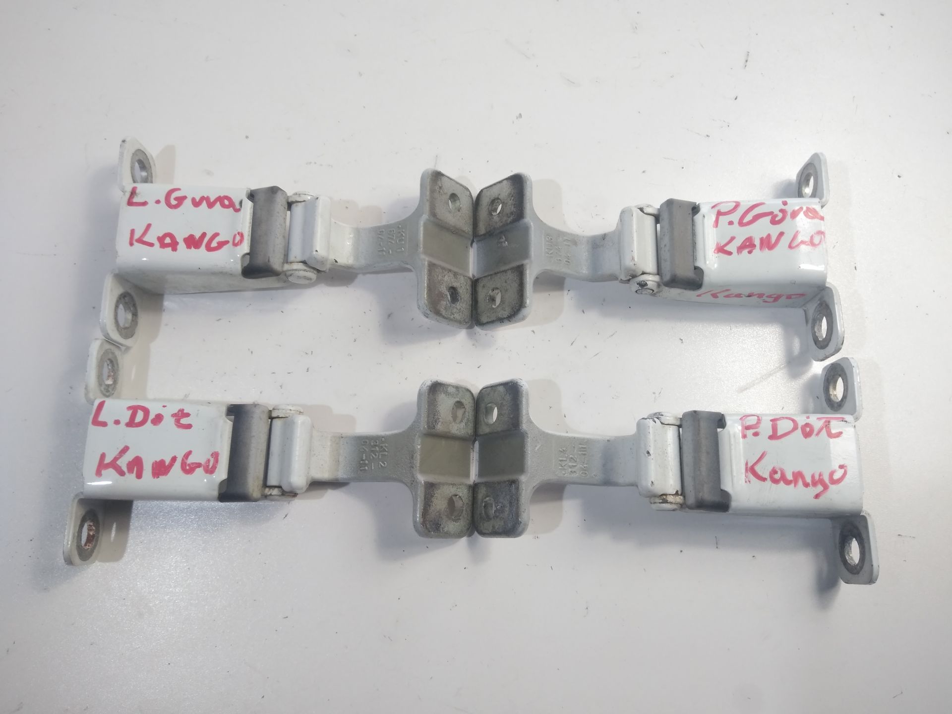 117113602 - ПЕТЛІ ЗАДНІХ ДВЕРЕЙ В ЗБОРІ RENAULT KANGOO II