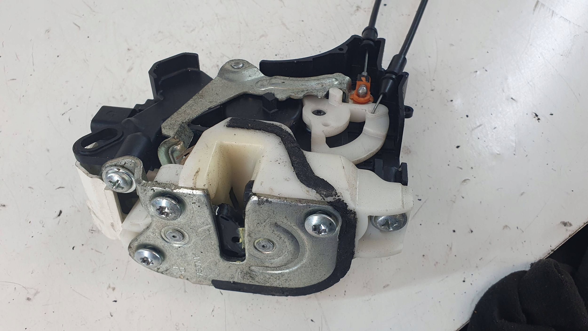 Citroen C-Crosser lock door przednich right front