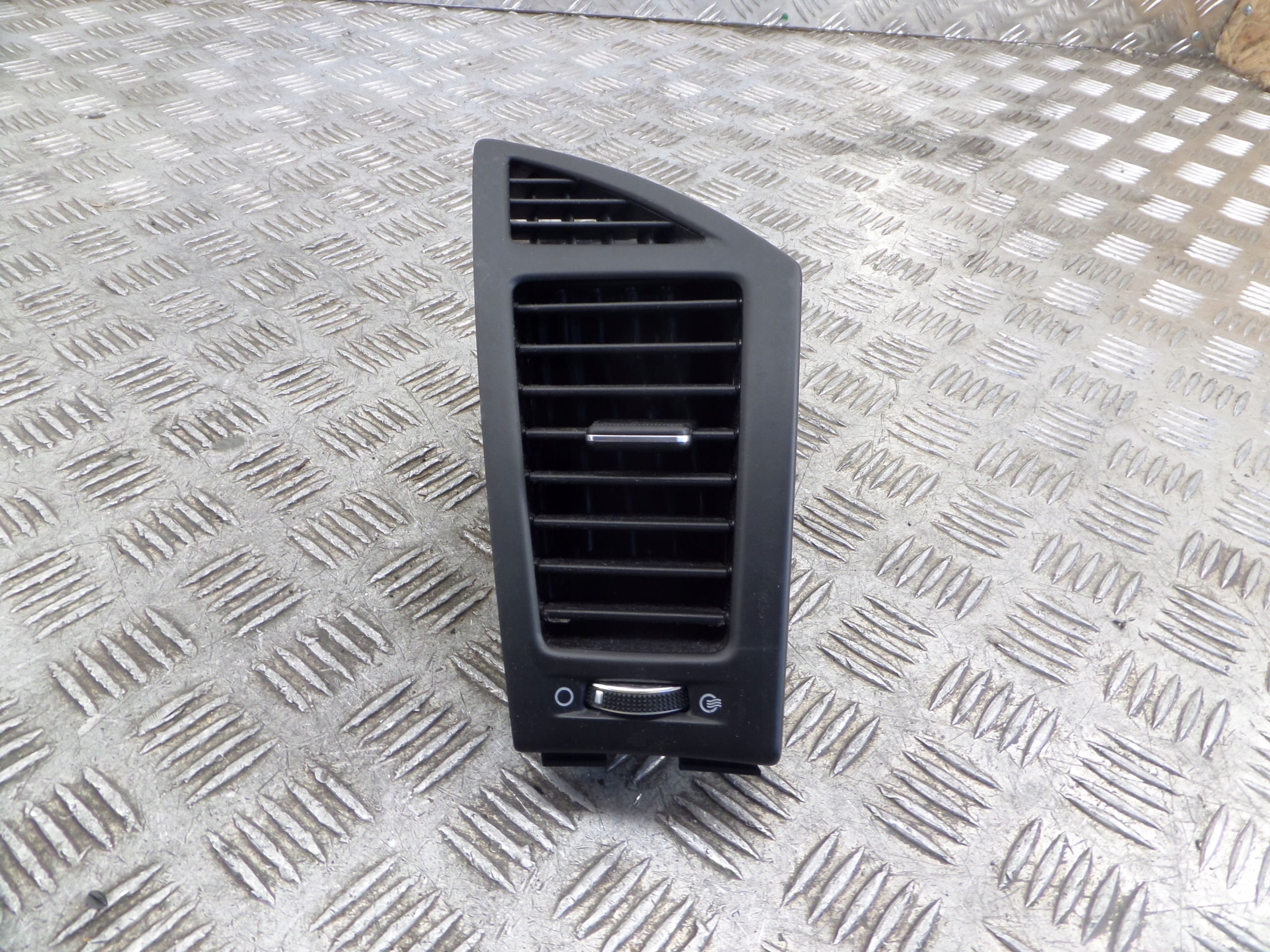 grid WENTYLACYJNA right HYUNDAI I40 i40