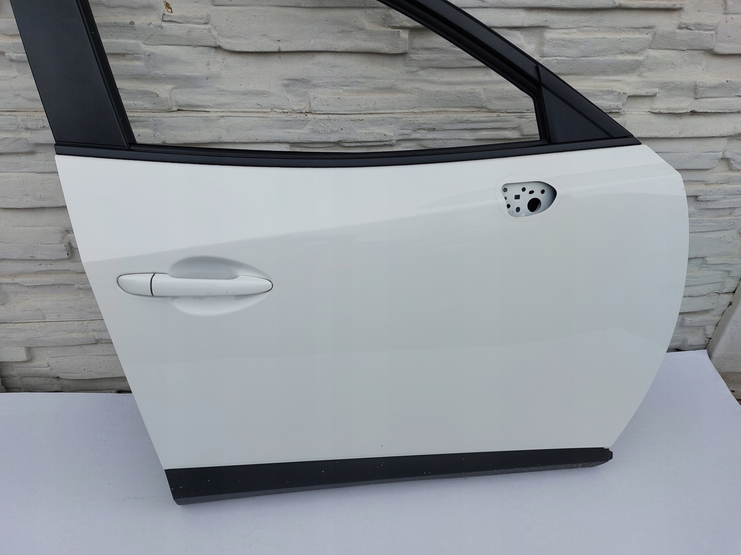 CX-3 DRZWI PRAWE PRZEDNIE PRZÓD BIAŁE Producent części Mazda OE