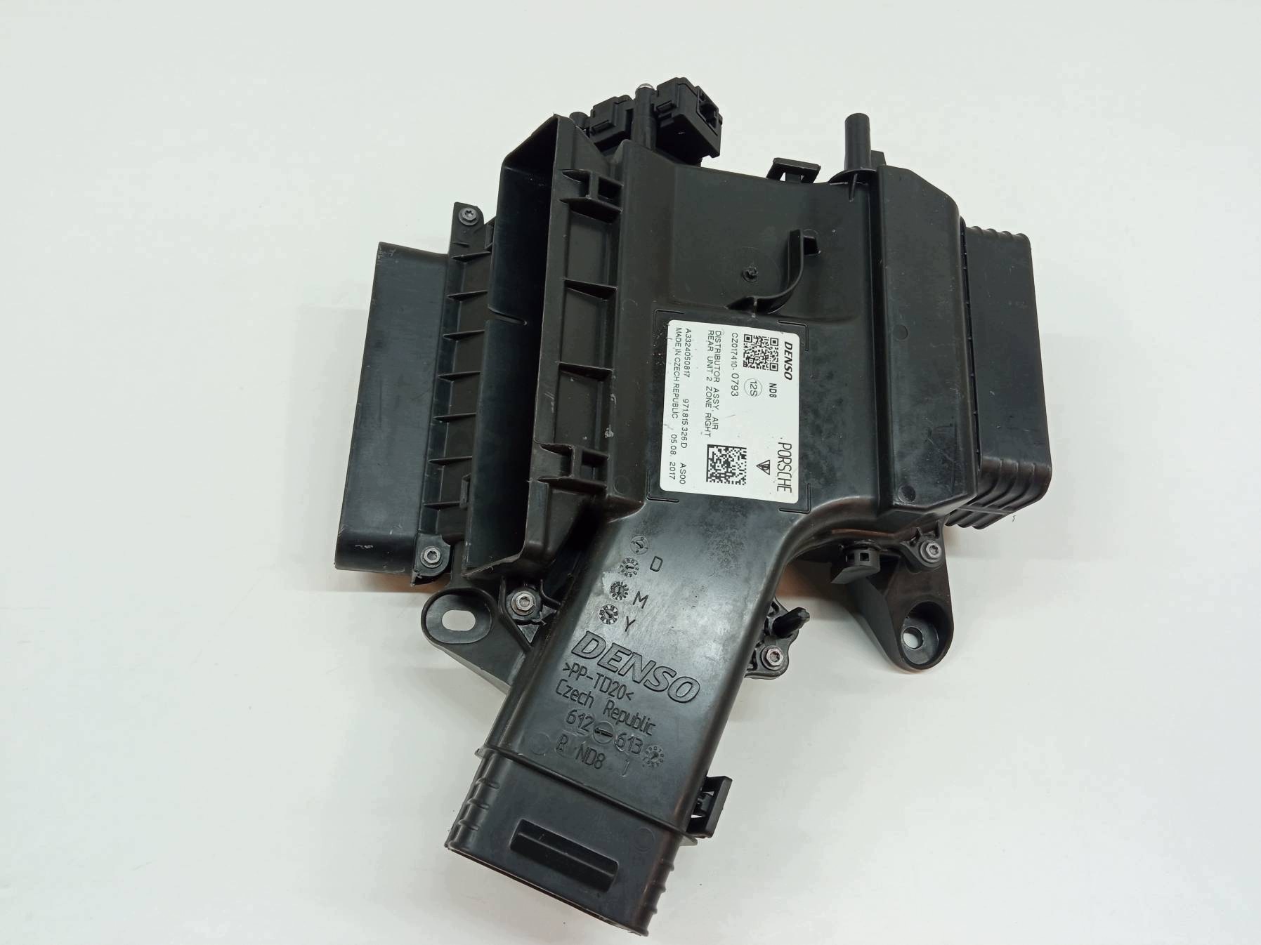 drain air right mini motor 971815326D Porsche Panamera II 971