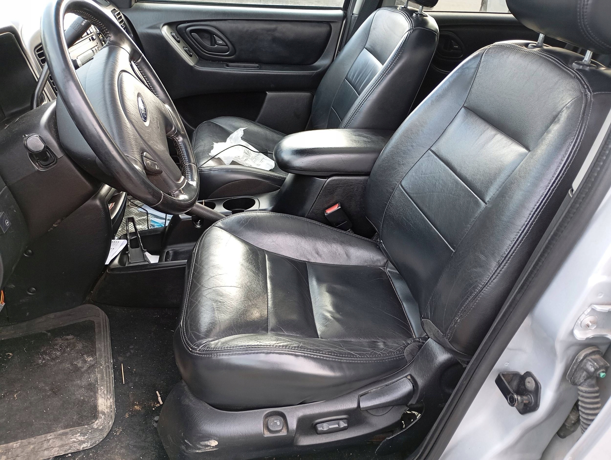FORD ESCAPE und 1 MK1 Sitz vorne Sitze heck Sitz Leder KOMPLET