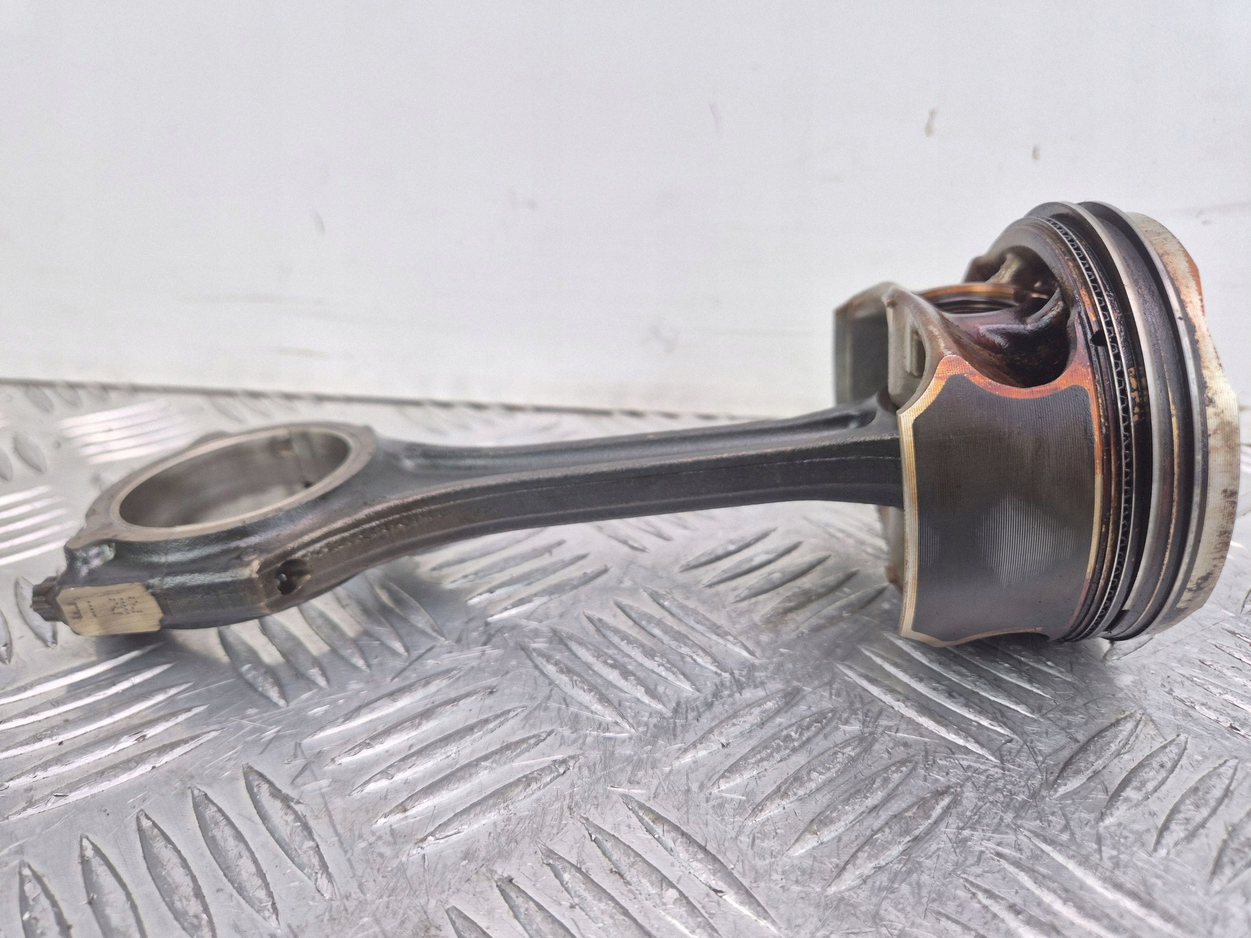 piston with connecting rod Mercedes A200 W176 DFA2700317 270.910